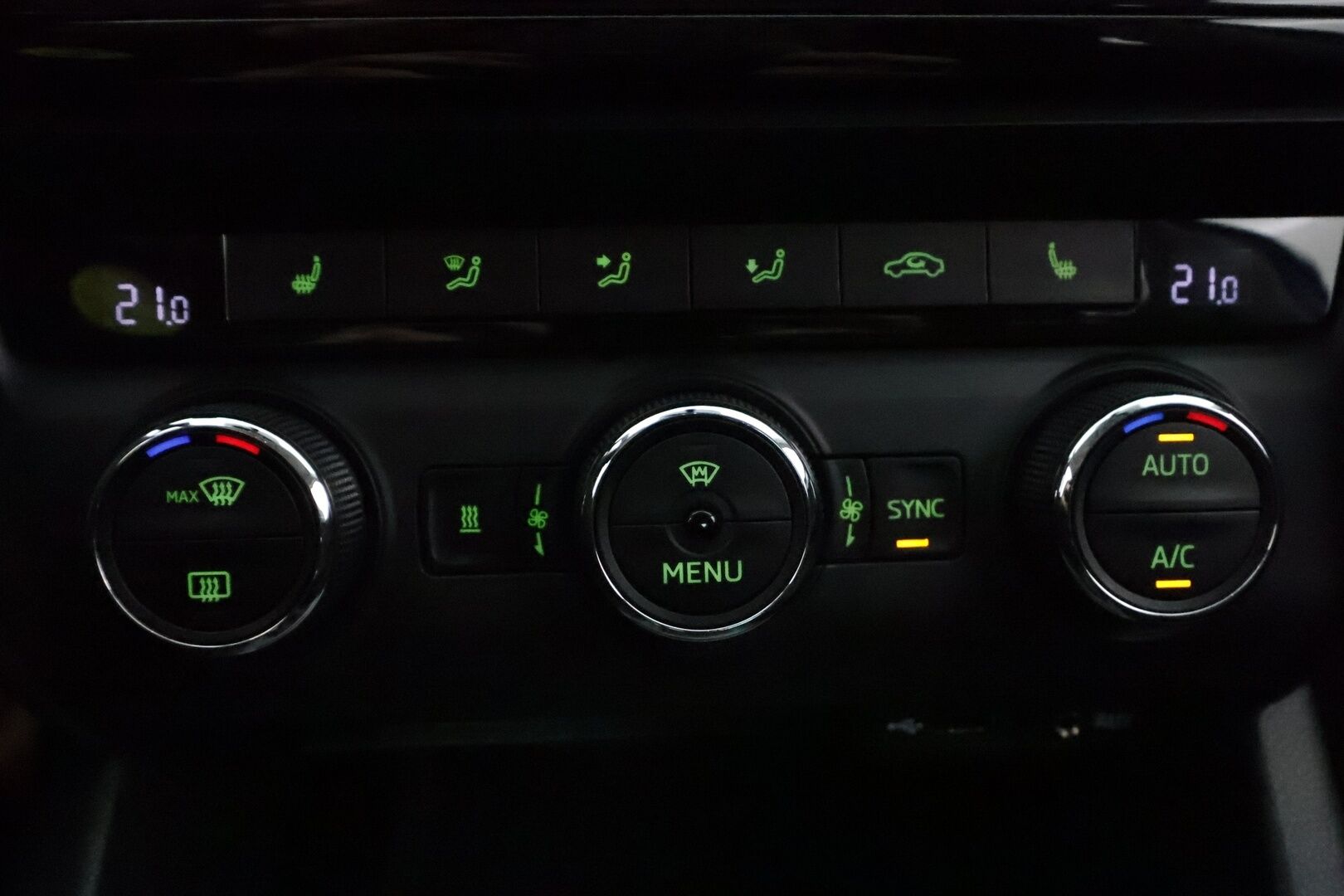 Skoda Octavia 2016 Combi 1,4 TSI Style DSG  **Webasto / Koukku / ACC / Xenon / P.kamera / Apple&Android / KeylessGO** - Suomi-auto / Kahdet Renkaat / Merkkihuollettu!