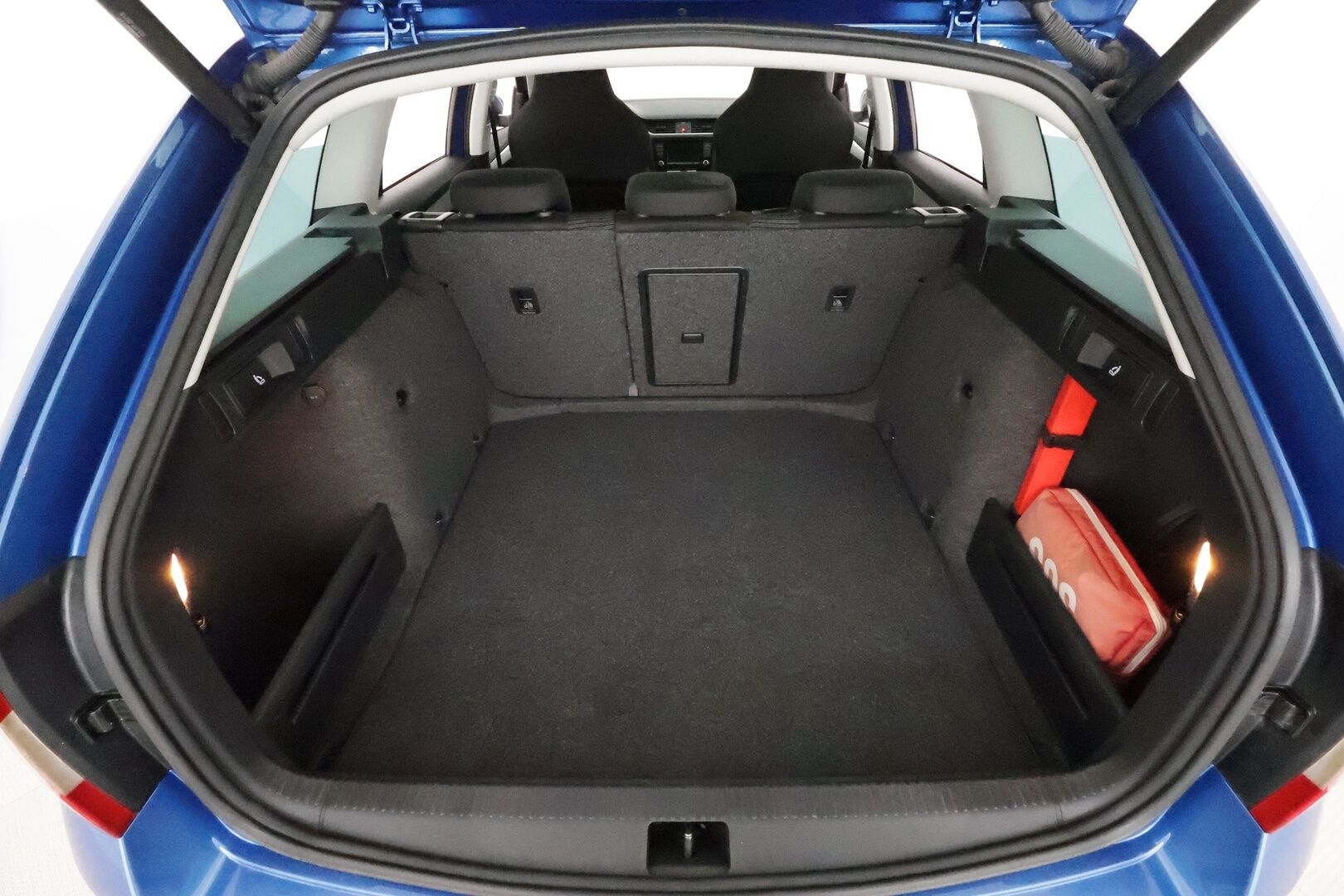 Skoda Octavia 2016 Combi 1,4 TSI Style DSG  **Webasto / Koukku / ACC / Xenon / P.kamera / Apple&Android / KeylessGO** - Suomi-auto / Kahdet Renkaat / Merkkihuollettu!