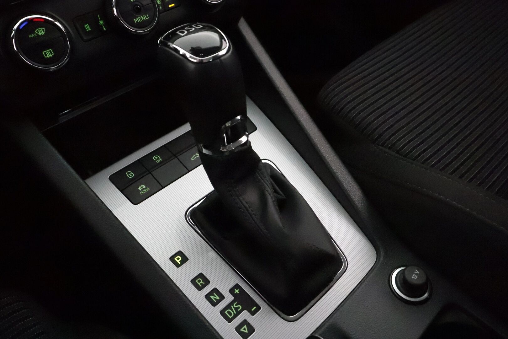 Skoda Octavia 2016 Combi 1,4 TSI Style DSG  **Webasto / Koukku / ACC / Xenon / P.kamera / Apple&Android / KeylessGO** - Suomi-auto / Kahdet Renkaat / Merkkihuollettu!