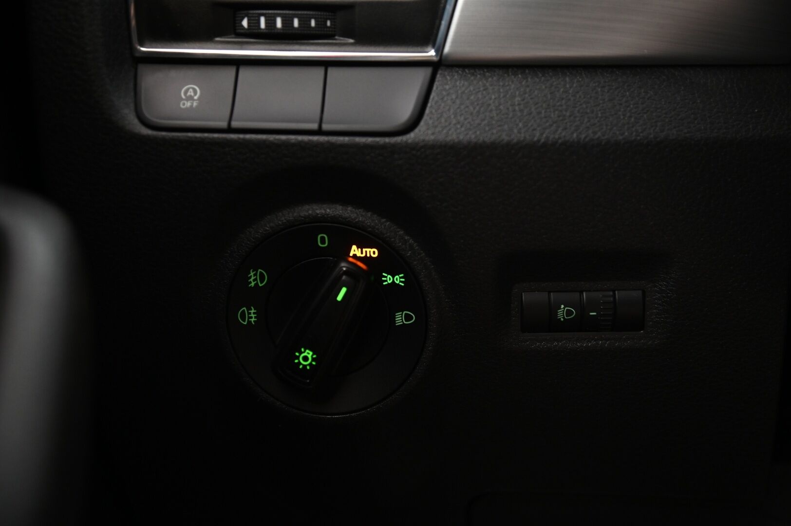Skoda Fabia 2015 1,2 TSI 110 Ambition DSG Autom. *Juuri huollettu / start-stop / P*tutkat* - *2x renkaat / siisti*