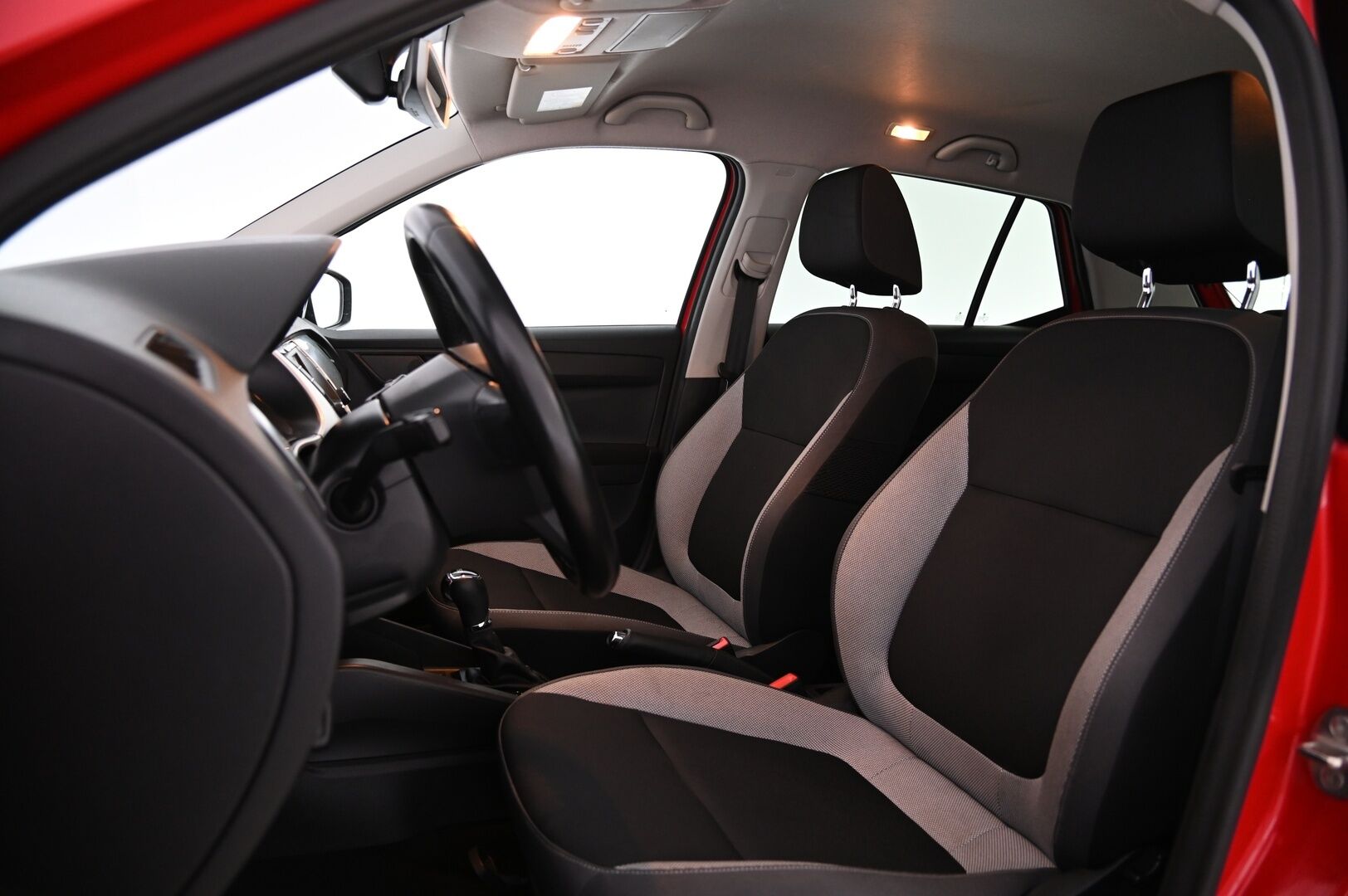 Skoda Fabia 2015 1,2 TSI 110 Ambition DSG Autom. *Juuri huollettu / start-stop / P*tutkat* - *2x renkaat / siisti*