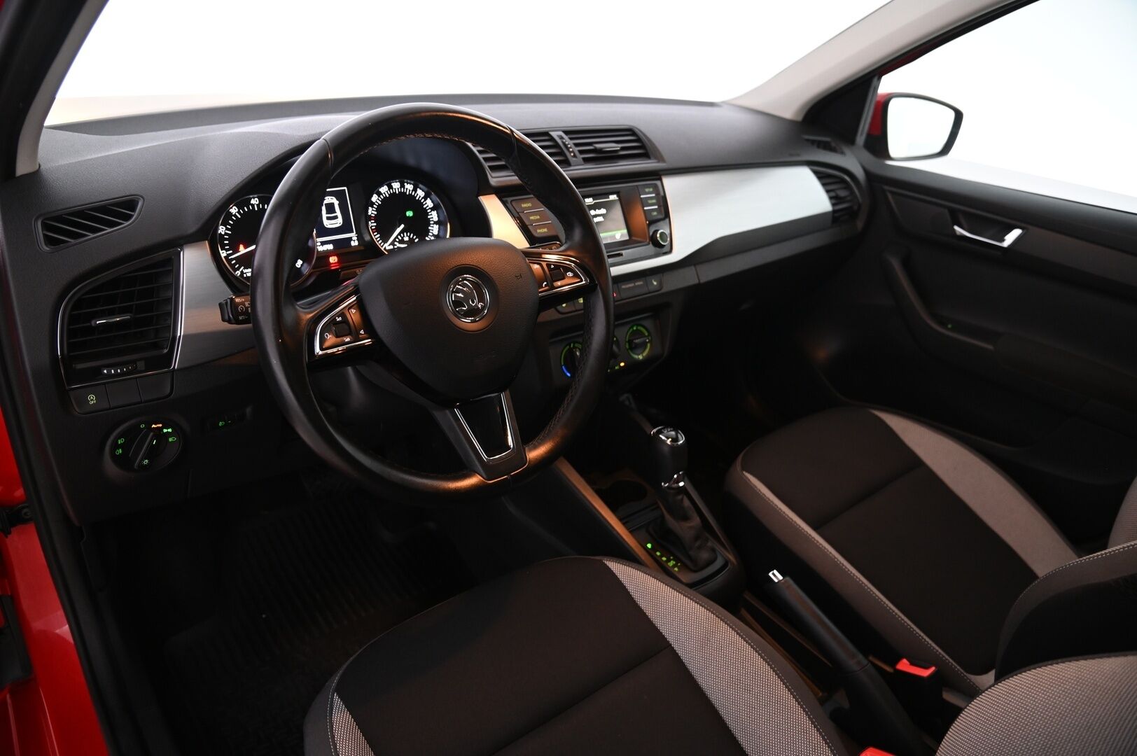 Skoda Fabia 2016 1,2 TSI 110 Ambition DSG Autom. *Vakkari / Lohko / Bluetooth / Keyless / start-stop / Tutka* - KATSO KAMPANJAHINTA! / Juuri huollettu / 2x renkaat + vanteet / Suomi-auto / Uusi tuulilasi - Osta nyt, maksa vasta ensi vuonna