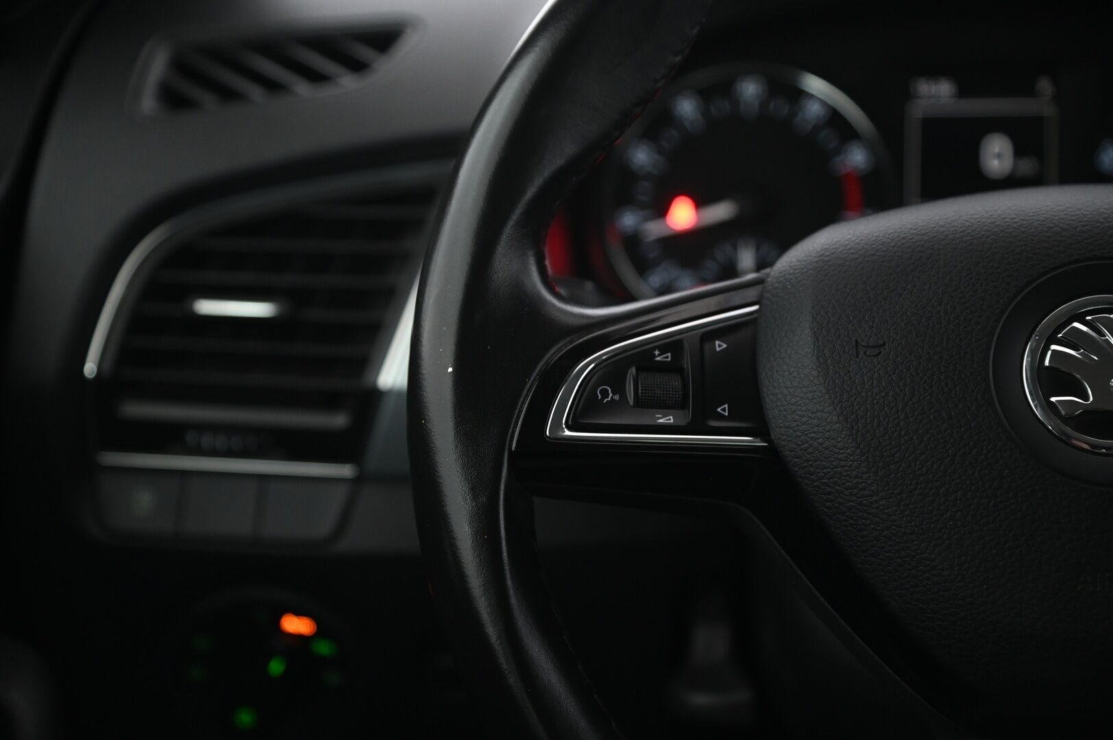 Skoda Fabia 2015 1,2 TSI 110 Ambition DSG Autom. *Juuri huollettu / start-stop / P*tutkat* - *2x renkaat / siisti*