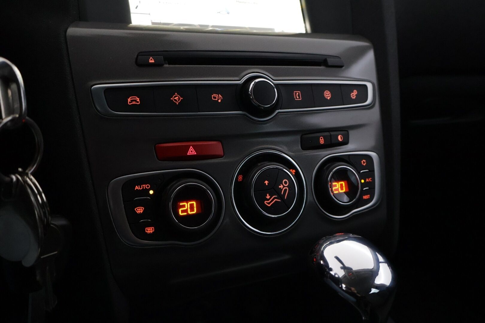 Citroen C4 2016 PureTech 130 Intensive Automatti - YritysOutlet - Myydään vain yrityksille - Koukku / Lohkolämmitin / Vakkari / Suomi-auto / Parkkitutkat 