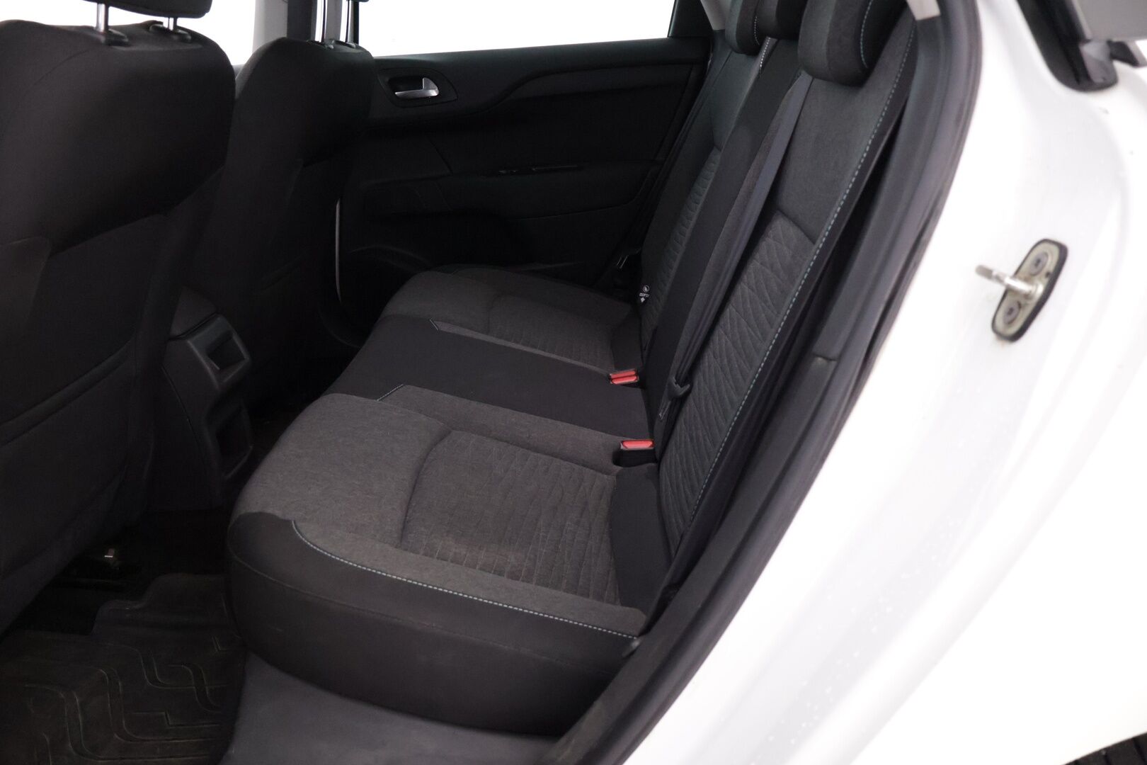 Citroen C4 2016 PureTech 130 Intensive Automatti - YritysOutlet - Myydään vain yrityksille - Koukku / Lohkolämmitin / Vakkari / Suomi-auto / Parkkitutkat 