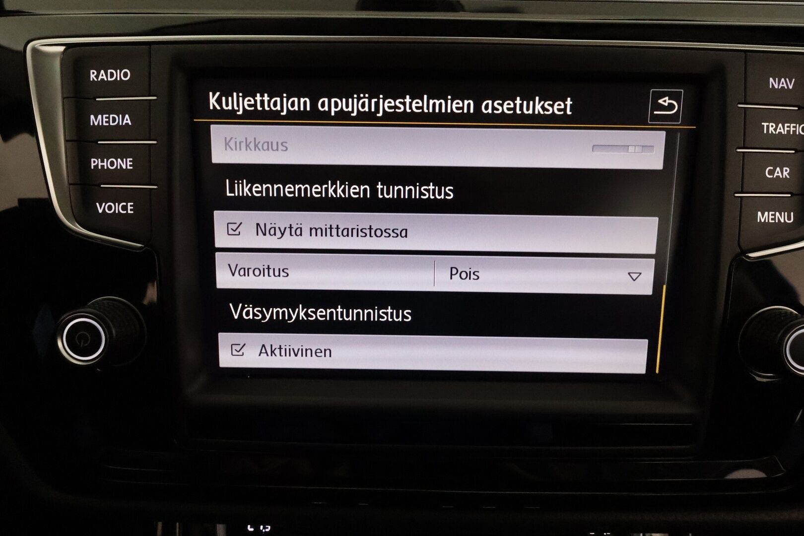 Volkswagen Touran 2016 Highline Launch Edition 1,4 TSI 110 kW DSG 7-Paik **Webasto / Koukku / ACC / Panorama / Adapt.LED / P.kamera / Navi** - Suomi-auto / Kahdet Renkaat