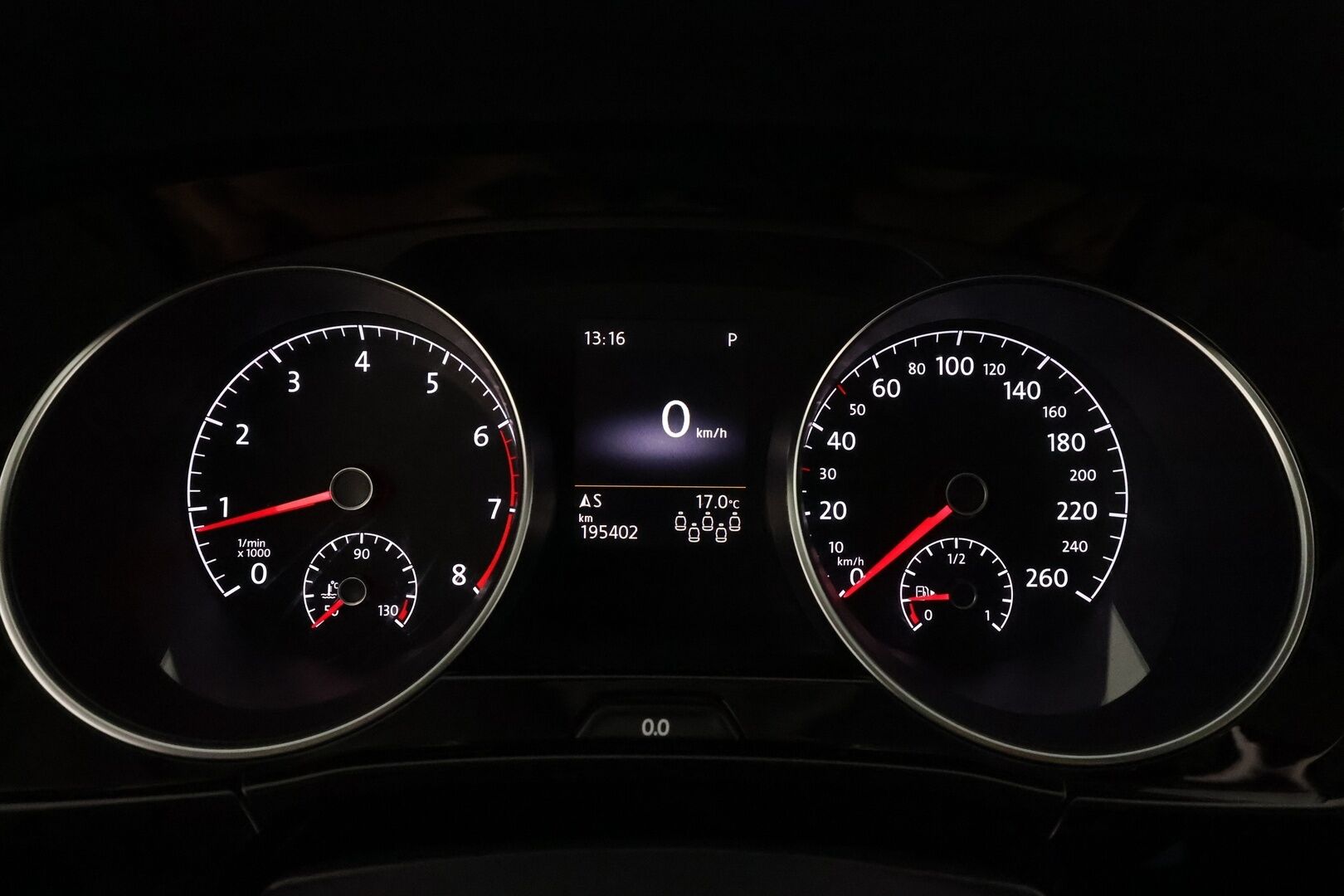 Volkswagen Touran 2016 Highline Launch Edition 1,4 TSI 110 kW DSG 7-Paik **Webasto / Koukku / ACC / Panorama / Adapt.LED / P.kamera / Navi** - Suomi-auto / Kahdet Renkaat