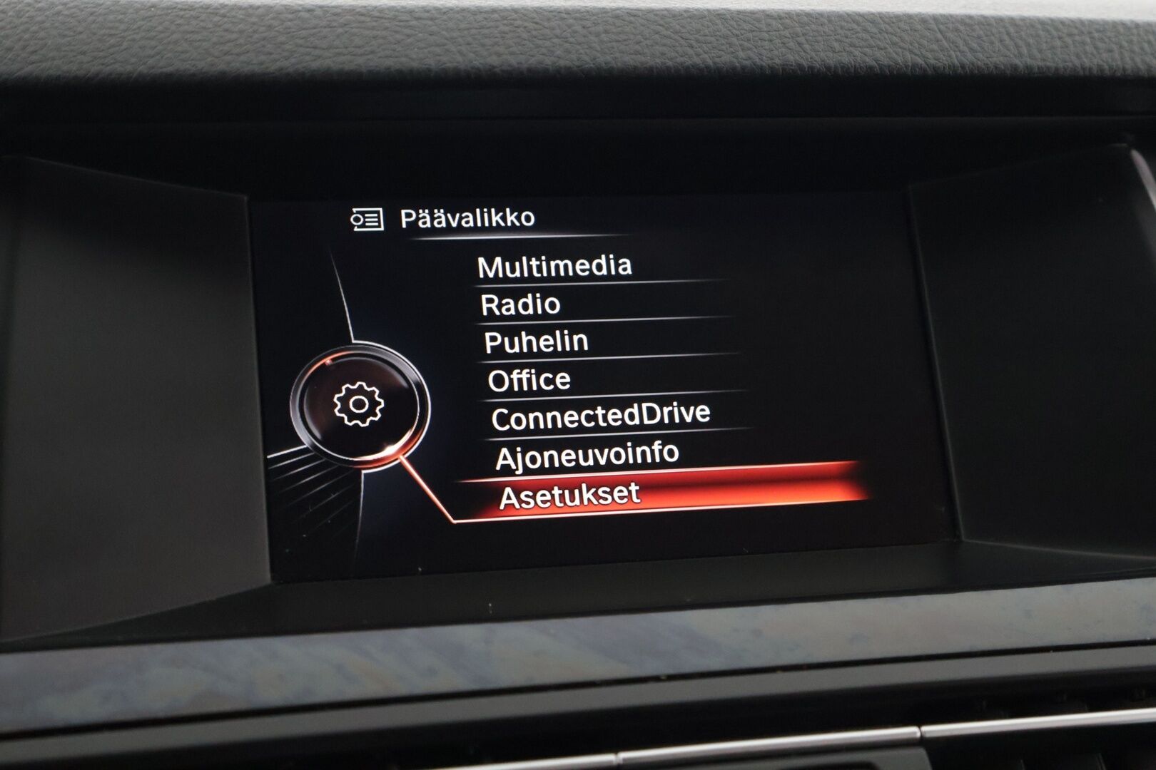 BMW 520 2016 F11 Touring TwinPower A Business Exclusive Edition * Ruskeat nahat / Sähkökontti / Sähkökoukku / Navigointi * - B47 / Juuri katsastettu / Hyvät renkaat! / Suomi-auto *