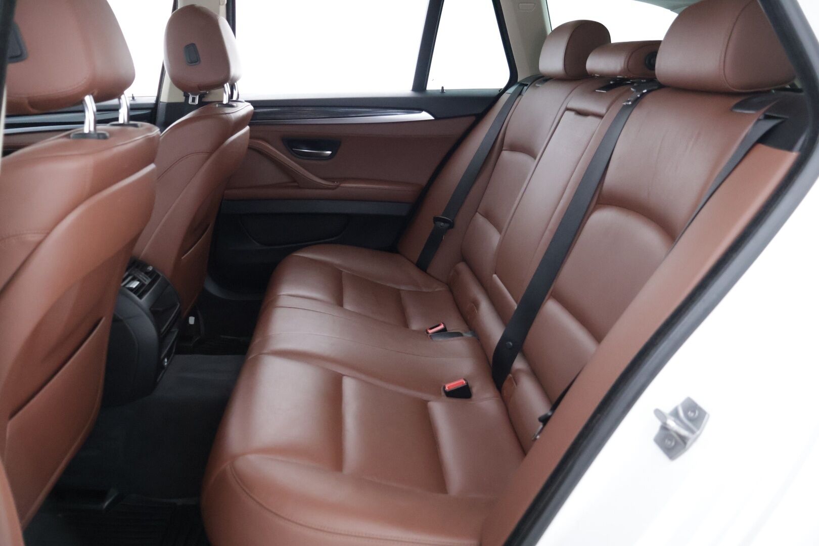 BMW 520 2016 F11 Touring TwinPower A Business Exclusive Edition * Ruskeat nahat / Sähkökontti / Sähkökoukku / Navigointi * - B47 / Juuri katsastettu / Hyvät renkaat! / Suomi-auto *