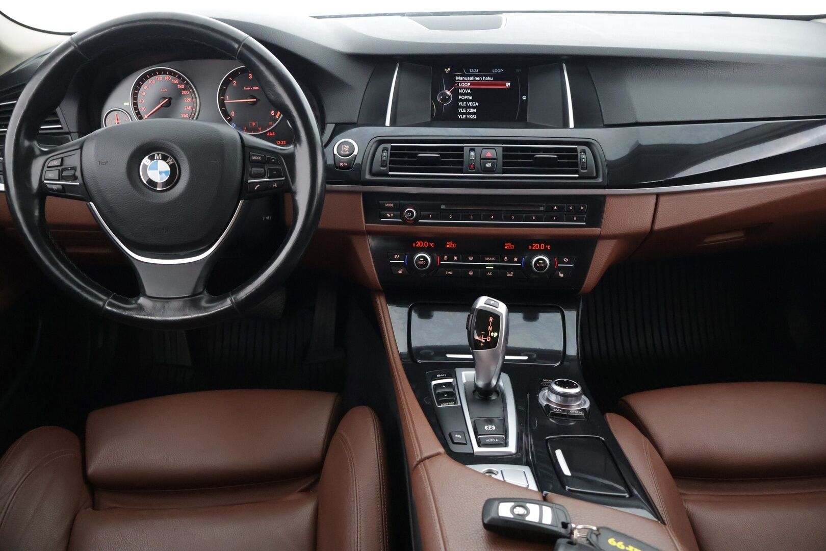 BMW 520 2016 F11 Touring TwinPower A Business Exclusive Edition * Ruskeat nahat / Sähkökontti / Sähkökoukku / Navigointi * - B47 / Juuri katsastettu / Hyvät renkaat! / Suomi-auto *