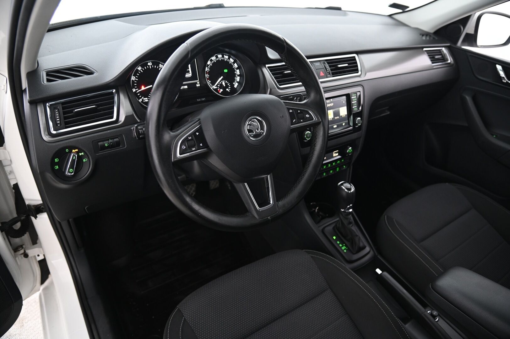 Skoda Rapid 2016 1,4 TSI Style DSG Autom.*Sisätilanlämmitin / Lohkolämmitin / Vakionopeudensäädin / Suomi-auto * - Bluetooth / 2x Avain / Keyless / Front Assist - HULLU BLACKWEEK KORKOTARJOUS 2,49%