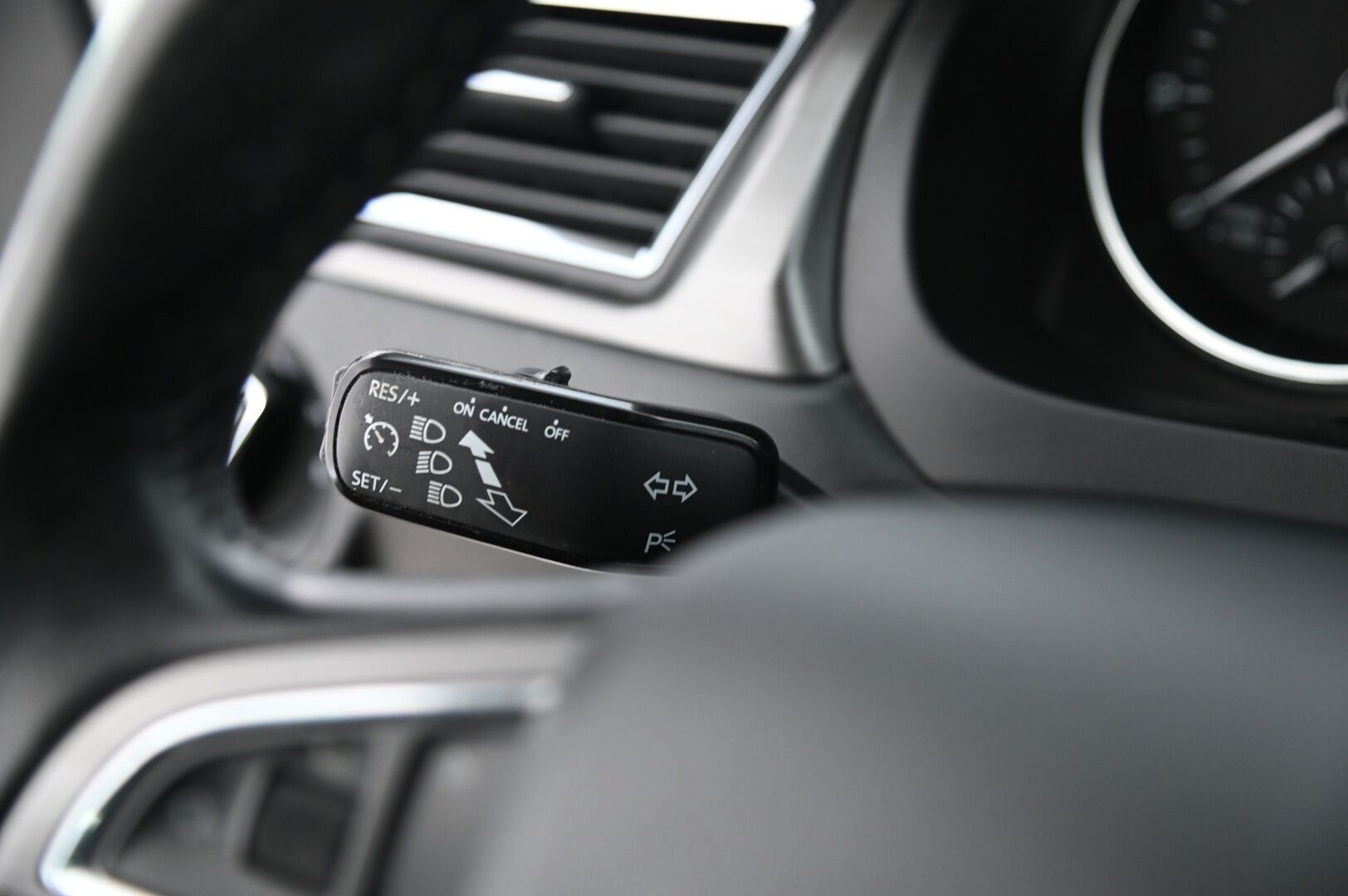 Skoda Rapid 2016 1,4 TSI Style DSG Autom.*Sisätilanlämmitin / Lohkolämmitin / Vakionopeudensäädin / Suomi-auto * - Bluetooth / 2x Avain / Keyless / Front Assist - HULLU BLACKWEEK KORKOTARJOUS 2,49%