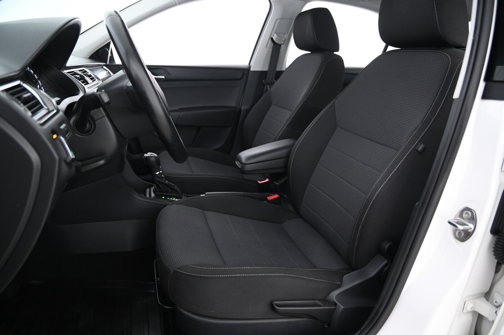 Skoda Rapid 2016 1,4 TSI Style DSG Autom.*Sisätilanlämmitin / Lohkolämmitin / Vakionopeudensäädin / Suomi-auto * - Bluetooth / 2x Avain / Keyless / Front Assist - HULLU BLACKWEEK KORKOTARJOUS 2,49%