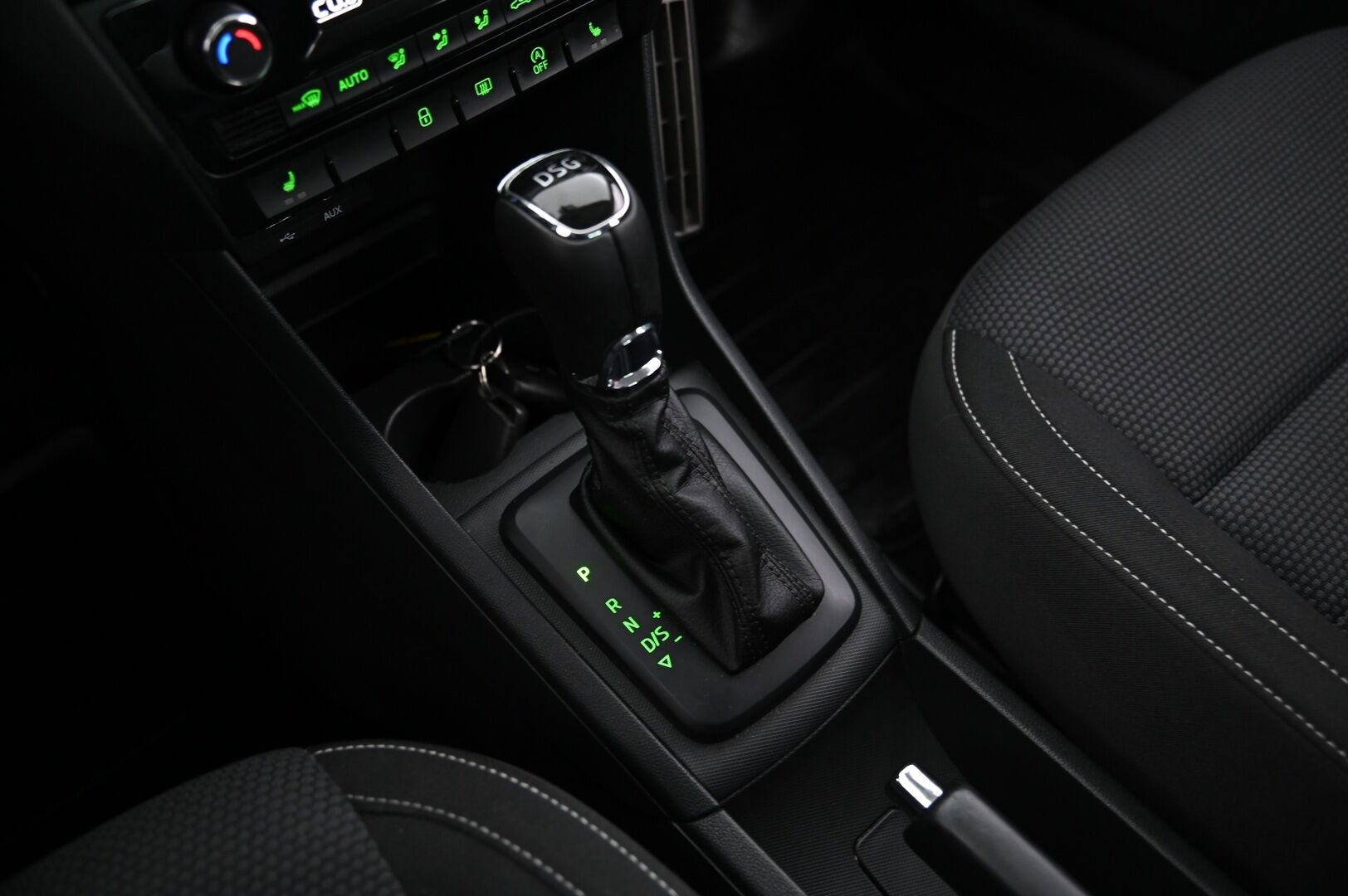 Skoda Rapid 2016 1,4 TSI Style DSG Autom.*Sisätilanlämmitin / Lohkolämmitin / Vakionopeudensäädin / Suomi-auto * - Bluetooth / 2x Avain / Keyless / Front Assist - HULLU BLACKWEEK KORKOTARJOUS 2,49%