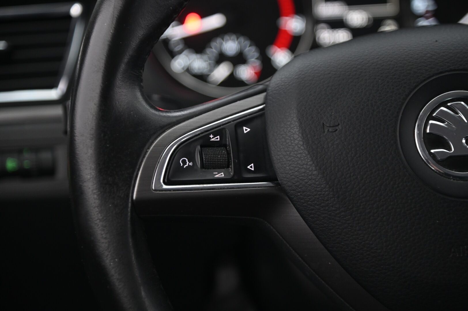 Skoda Rapid 2016 1,4 TSI Style DSG Autom.*Sisätilanlämmitin / Lohkolämmitin / Vakionopeudensäädin / Suomi-auto * - Bluetooth / 2x Avain / Keyless / Front Assist - HULLU BLACKWEEK KORKOTARJOUS 2,49%