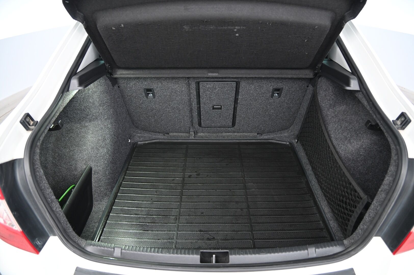 Skoda Rapid 2016 1,4 TSI Style DSG Autom.*Sisätilanlämmitin / Lohkolämmitin / Vakionopeudensäädin / Suomi-auto * - Bluetooth / 2x Avain / Keyless / Front Assist - HULLU BLACKWEEK KORKOTARJOUS 2,49%