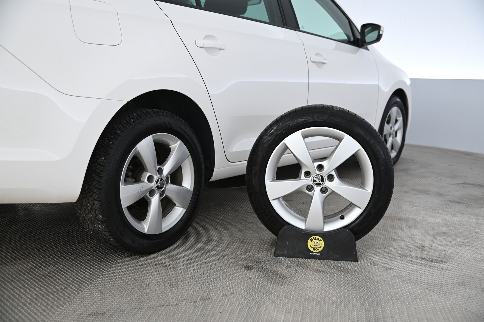 Skoda Rapid 2016 1,4 TSI Style DSG Autom.*Sisätilanlämmitin / Lohkolämmitin / Vakionopeudensäädin / Suomi-auto * - Bluetooth / 2x Avain / Keyless / Front Assist - HULLU BLACKWEEK KORKOTARJOUS 2,49%