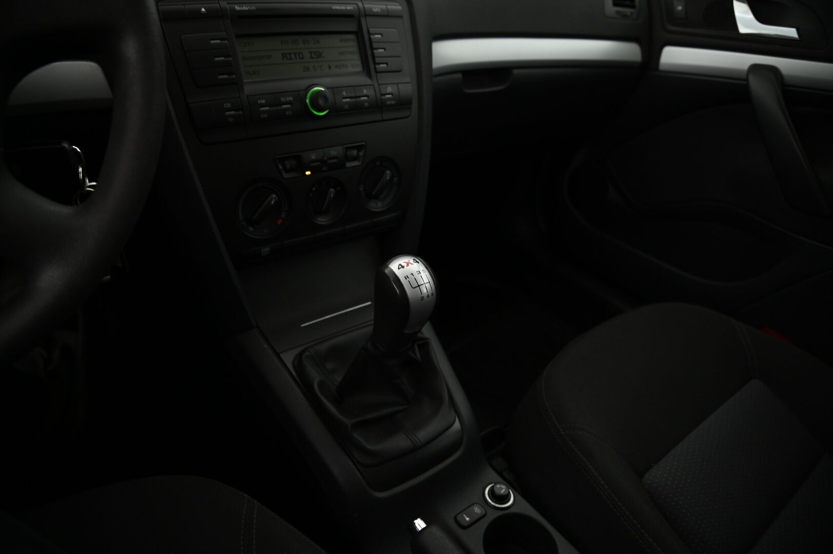 Skoda Octavia 2008 Combi 2,0 TDI DPF 4X4 **Vakkari / Koukku / Ilmastointi / Kahdet renkaat / Suomiauto** - Spesiaali neliveto!