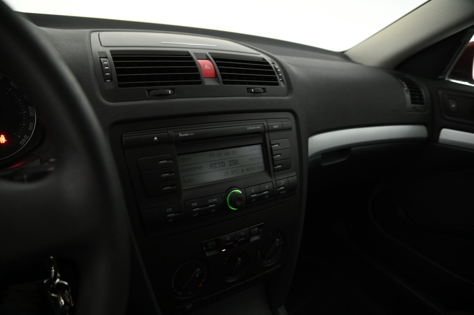 Skoda Octavia 2008 Combi 2,0 TDI DPF 4X4 **Vakkari / Koukku / Ilmastointi / Kahdet renkaat / Suomiauto** - Hihna juuri vaihdettu / Spesiaali neliveto / Uudet nastarenkaat 