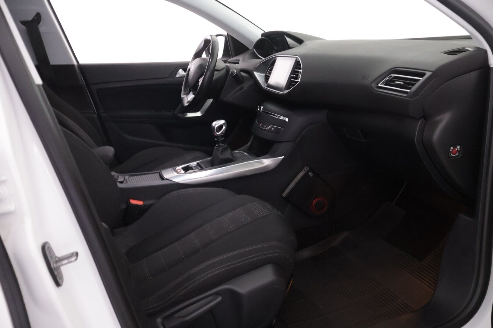 Peugeot 308 2016 SW Allure Edition PureTech 130 * Myydään Huutokaupat.com* - https://huutokaupat.com/kohde/6533297/peugeot-308-ryhdikas-yksilo-2016