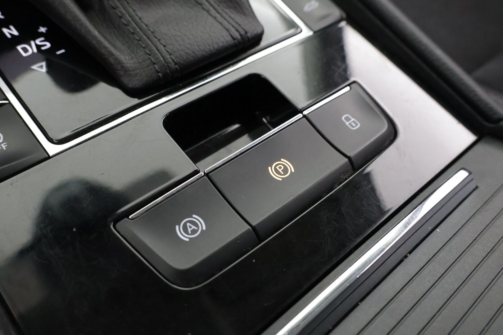 Skoda Superb 2018 Combi 2,0 TDI 190 4x4 Elegance DSG Autom. - | Webasto | ACC | Canton | Muistipenkki | Nahka-alcantara | Apple&Android | Tutkat | Navi | KeylessGo | Sähköluukku | 2x aluvanteet | - KORKO VAIN 3,99 %