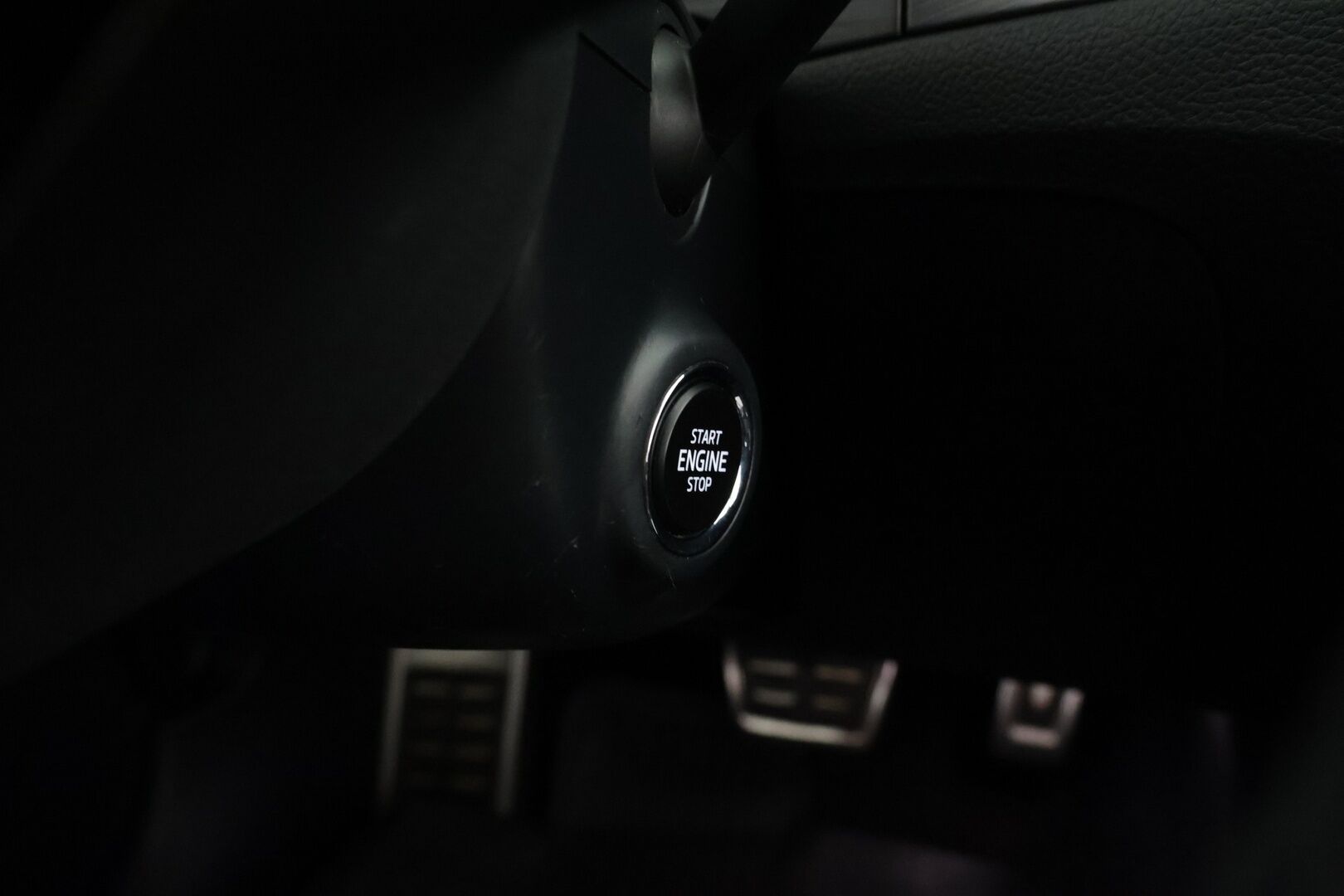 Skoda Superb 2018 Combi 2,0 TDI 190 4x4 Elegance DSG Autom. - | Webasto | ACC | Canton | Muistipenkki | Nahka-alcantara | Apple&Android | Tutkat | Navi | KeylessGo | Sähköluukku | 2x aluvanteet | - KORKO VAIN 3,99 %
