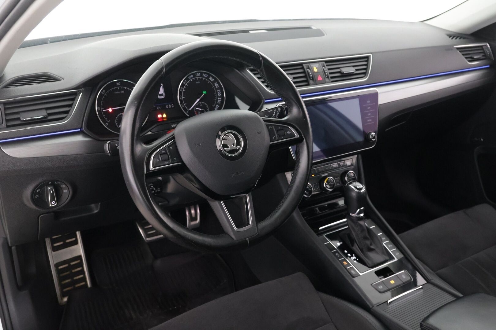 Skoda Superb 2018 Combi 2,0 TDI 190 4x4 Elegance DSG Autom. - | Webasto | ACC | Canton | Muistipenkki | Nahka-alcantara | Apple&Android | Tutkat | Navi | KeylessGo | Sähköluukku | 2x aluvanteet | - KORKO VAIN 3,99 %