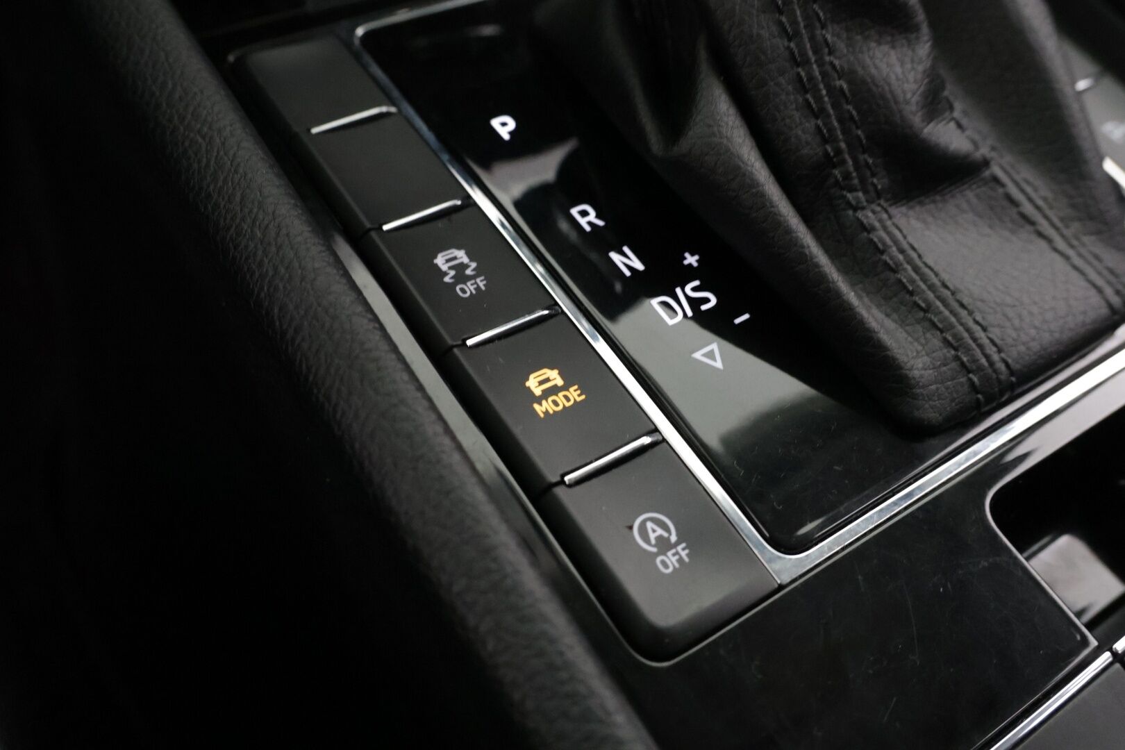Skoda Superb 2018 Combi 2,0 TDI 190 4x4 Elegance DSG Autom. - | Webasto | ACC | Canton | Muistipenkki | Nahka-alcantara | Apple&Android | Tutkat | Navi | KeylessGo | Sähköluukku | 2x aluvanteet | - KORKO VAIN 3,99 %