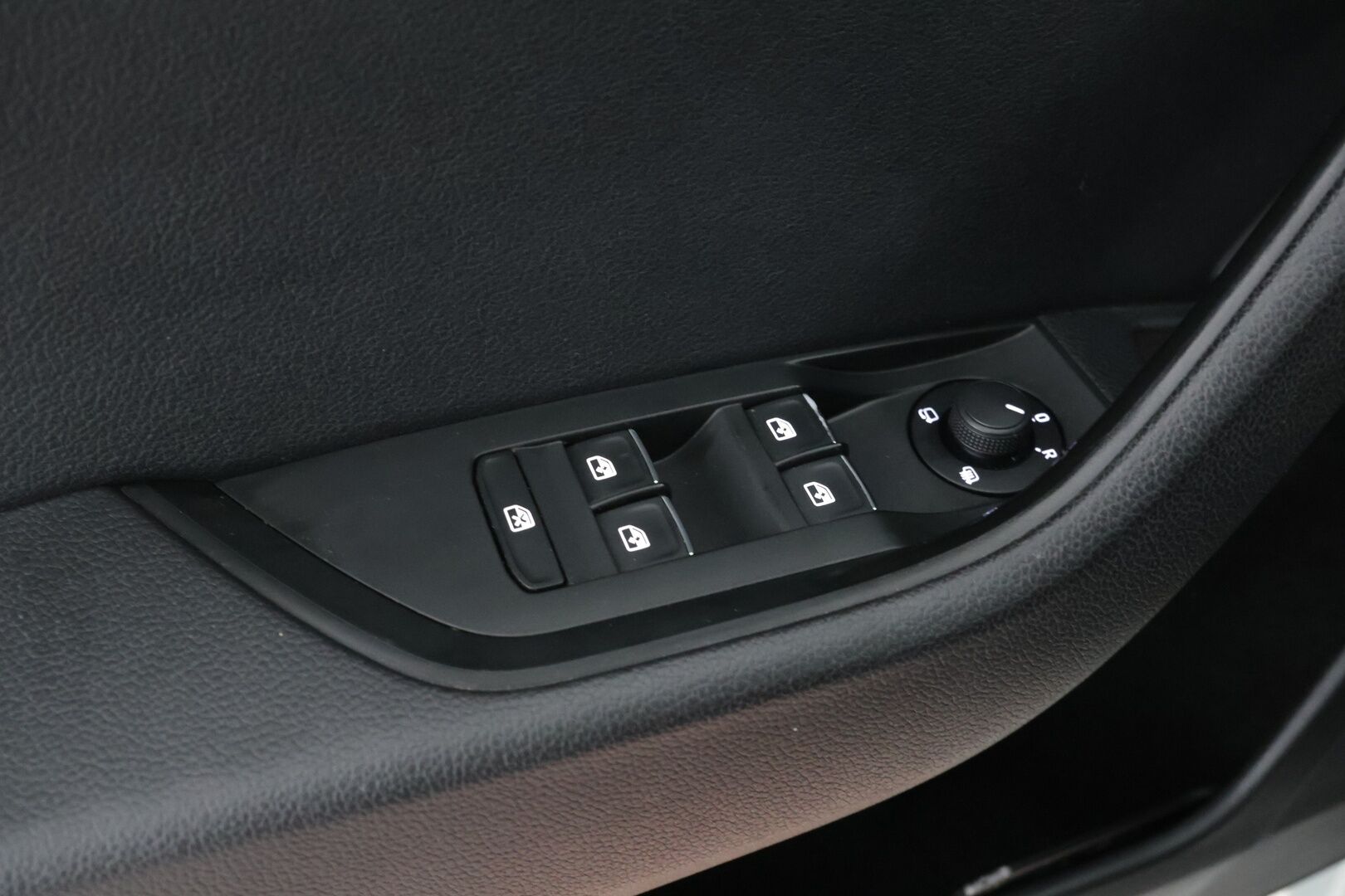 Skoda Superb 2018 Combi 2,0 TDI 190 4x4 Elegance DSG Autom. - | Webasto | ACC | Canton | Muistipenkki | Nahka-alcantara | Apple&Android | Tutkat | Navi | KeylessGo | Sähköluukku | 2x aluvanteet | - KORKO VAIN 3,99 %