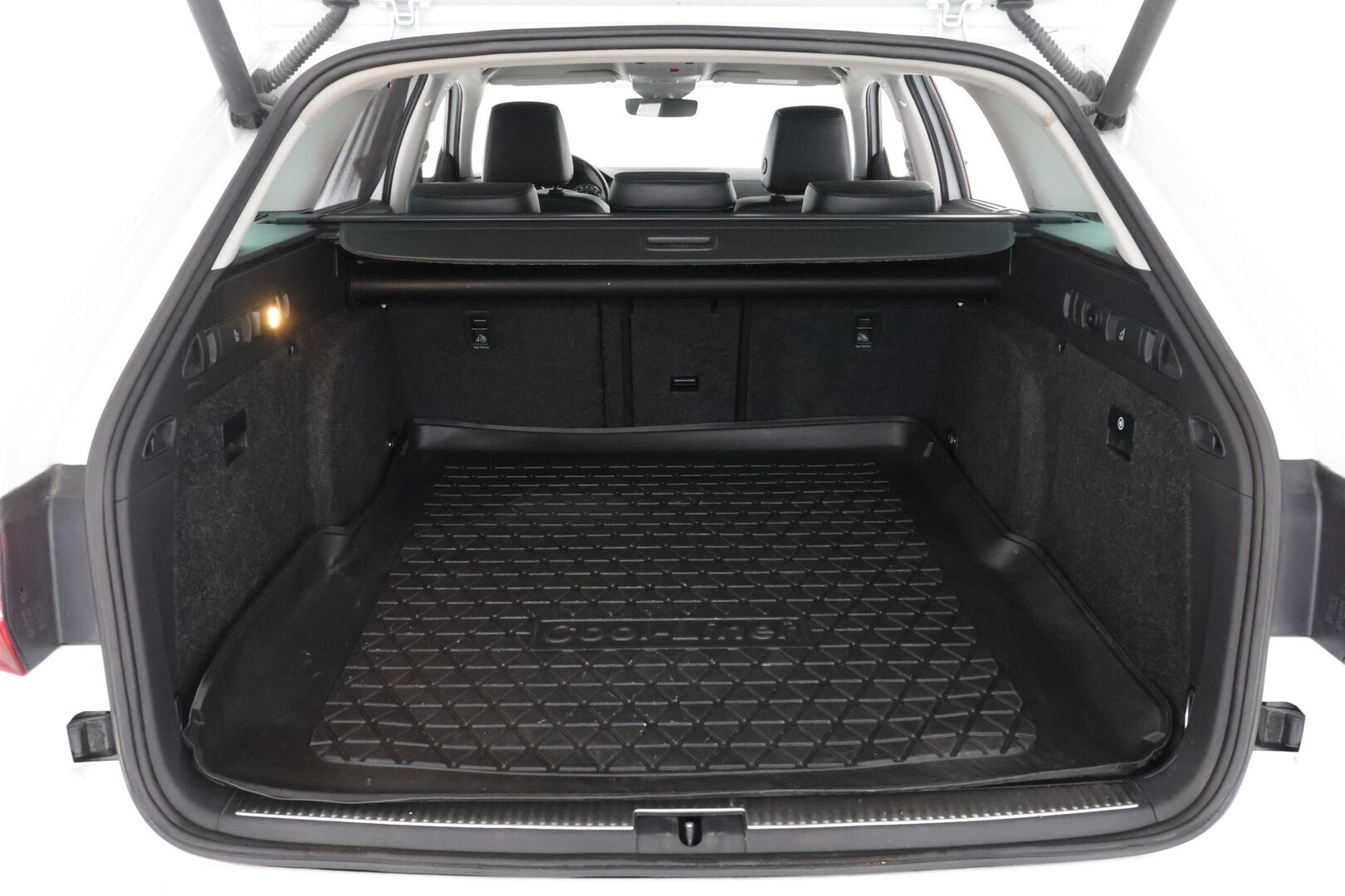 Skoda Superb 2018 Combi 2,0 TDI 190 4x4 Elegance DSG Autom. - | Webasto | ACC | Canton | Muistipenkki | Nahka-alcantara | Apple&Android | Tutkat | Navi | KeylessGo | Sähköluukku | 2x aluvanteet | - KORKO VAIN 3,99 %