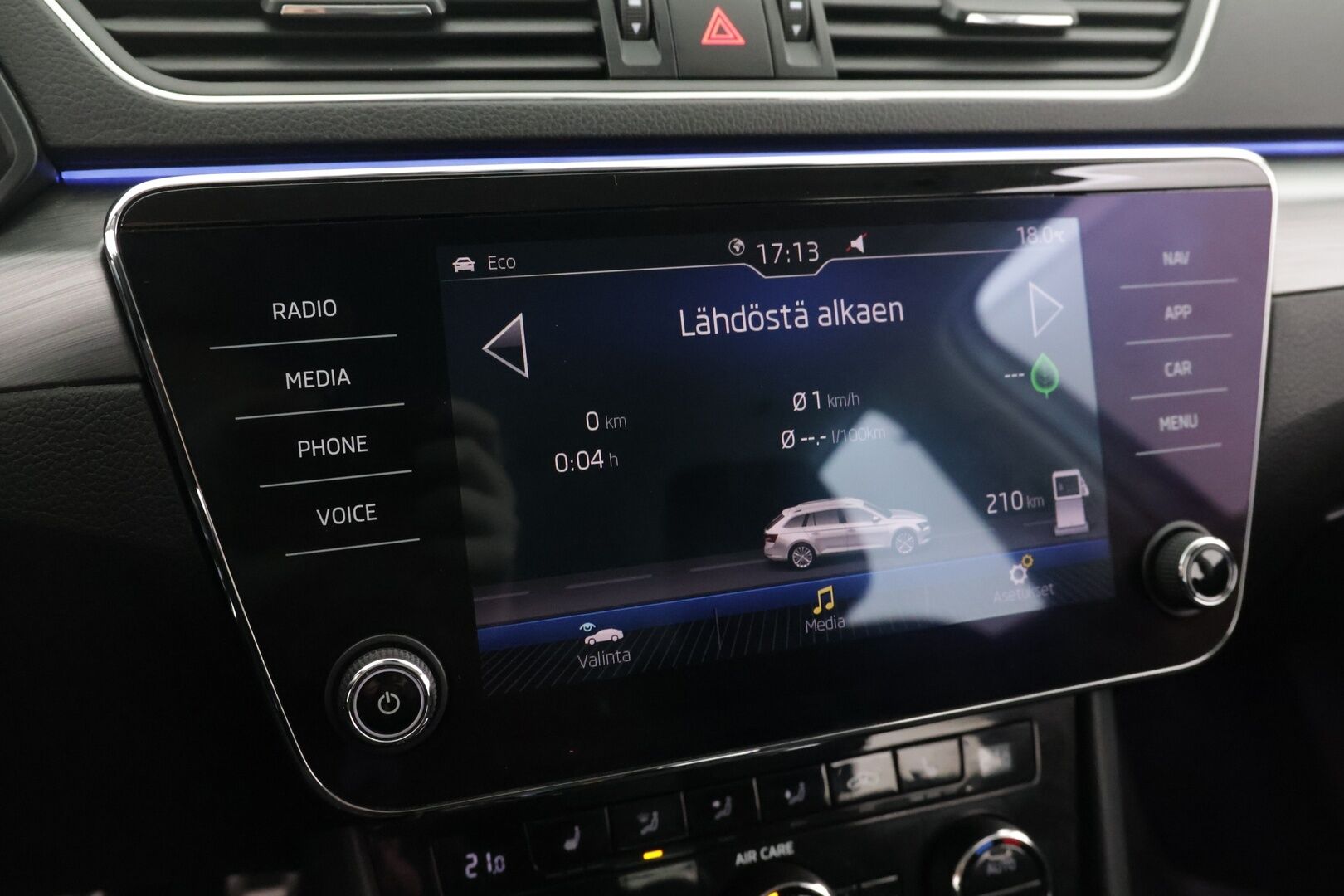 Skoda Superb 2018 Combi 2,0 TDI 190 4x4 Elegance DSG Autom. - | Webasto | ACC | Canton | Muistipenkki | Nahka-alcantara | Apple&Android | Tutkat | Navi | KeylessGo | Sähköluukku | 2x aluvanteet | - KORKO VAIN 3,99 %