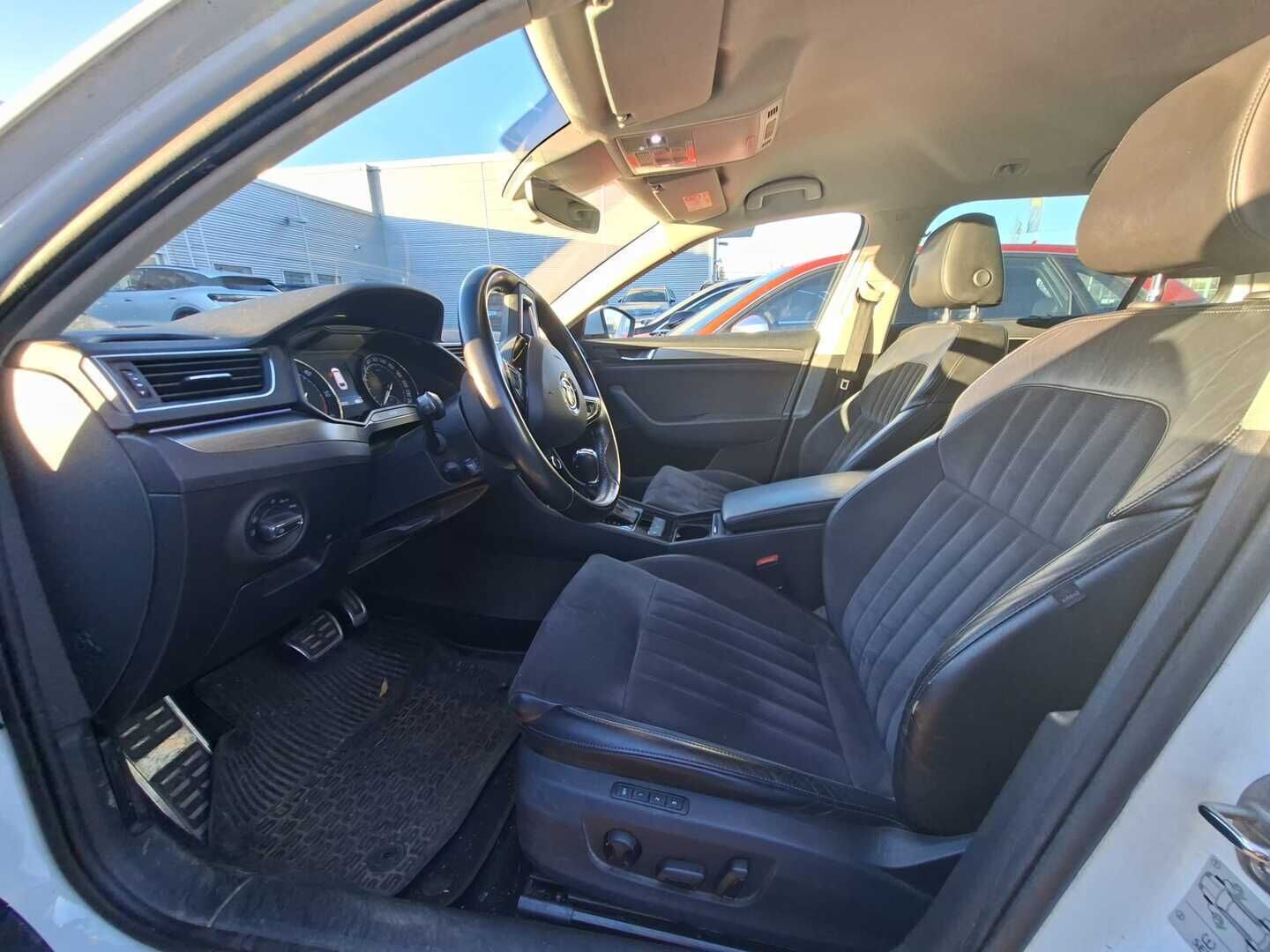 Skoda Superb 2018 Combi 2,0 TDI 190 4x4 Elegance DSG Autom. - | Webasto | ACC | Canton | Muistipenkki | Nahka-alcantara | Apple&Android | Tutkat | Navi | KeylessGo | Sähköluukku | 2x aluvanteet |
