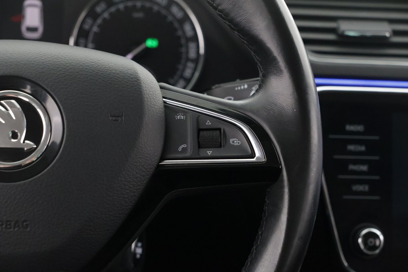 Skoda Superb 2018 Combi 2,0 TDI 190 4x4 Elegance DSG Autom. - | Webasto | ACC | Canton | Muistipenkki | Nahka-alcantara | Apple&Android | Tutkat | Navi | KeylessGo | Sähköluukku | 2x aluvanteet | - KORKO VAIN 3,99 %
