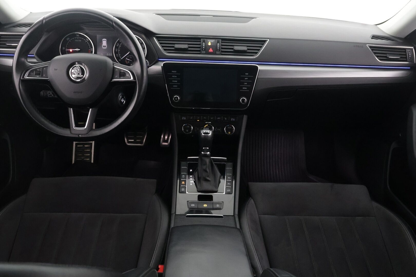Skoda Superb 2018 Combi 2,0 TDI 190 4x4 Elegance DSG Autom. - | Webasto | ACC | Canton | Muistipenkki | Nahka-alcantara | Apple&Android | Tutkat | Navi | KeylessGo | Sähköluukku | 2x aluvanteet | - KORKO VAIN 3,99 %