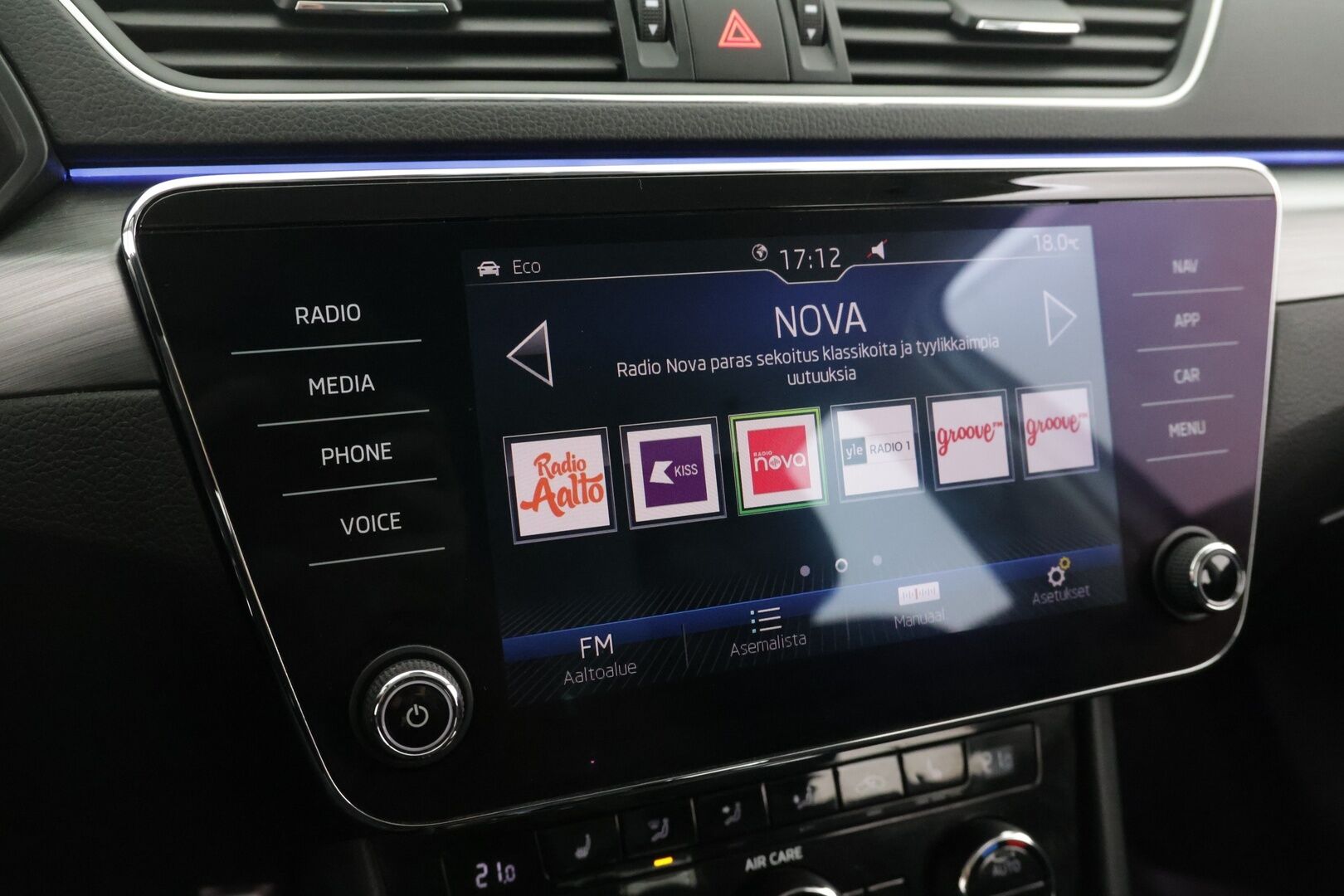 Skoda Superb 2018 Combi 2,0 TDI 190 4x4 Elegance DSG Autom. - | Webasto | ACC | Canton | Muistipenkki | Nahka-alcantara | Apple&Android | Tutkat | Navi | KeylessGo | Sähköluukku | 2x aluvanteet | - KORKO VAIN 3,99 %