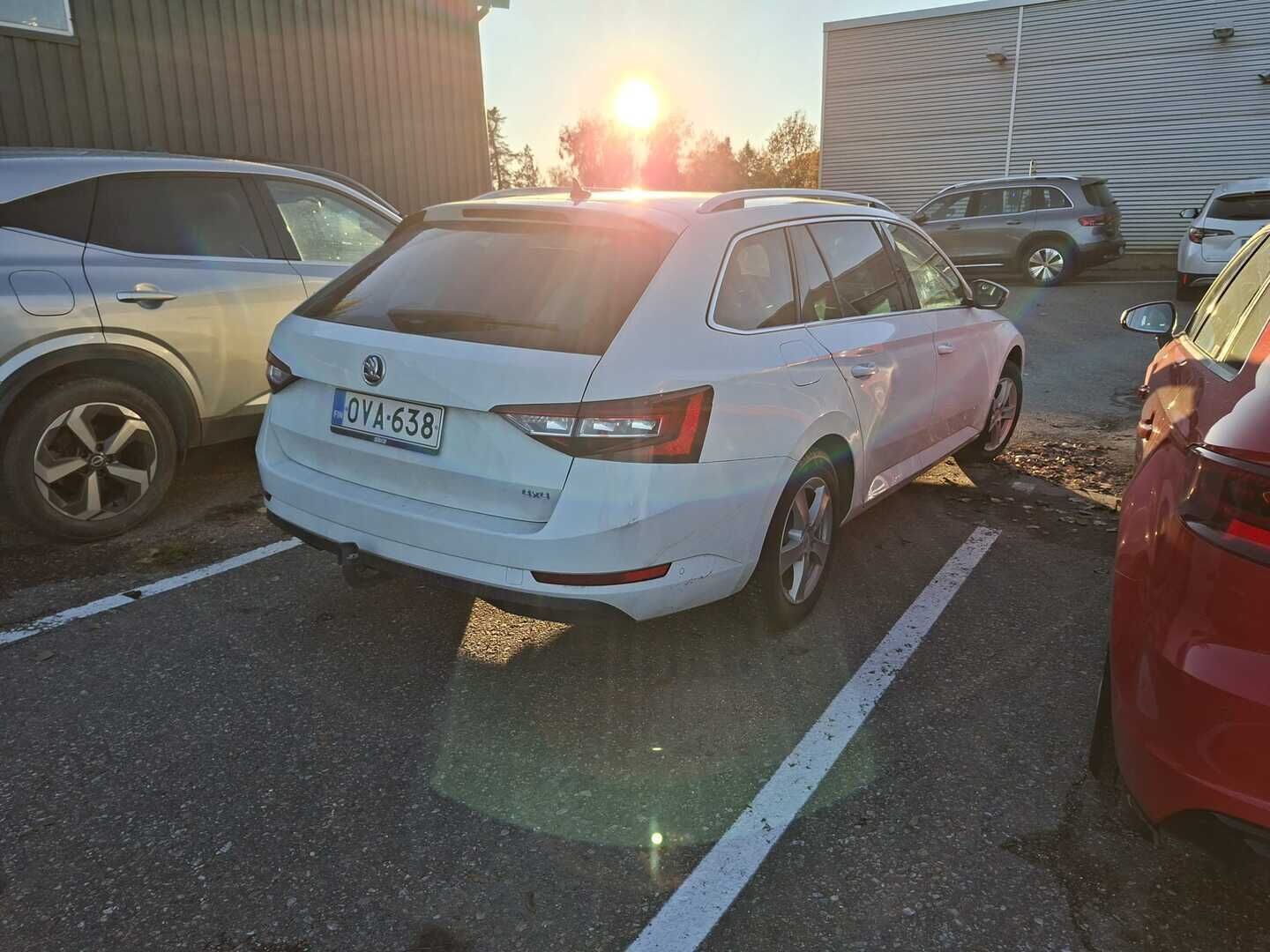 Skoda Superb 2018 Combi 2,0 TDI 190 4x4 Elegance DSG Autom. - | Webasto | ACC | Canton | Muistipenkki | Nahka-alcantara | Apple&Android | Tutkat | Navi | KeylessGo | Sähköluukku | 2x aluvanteet |