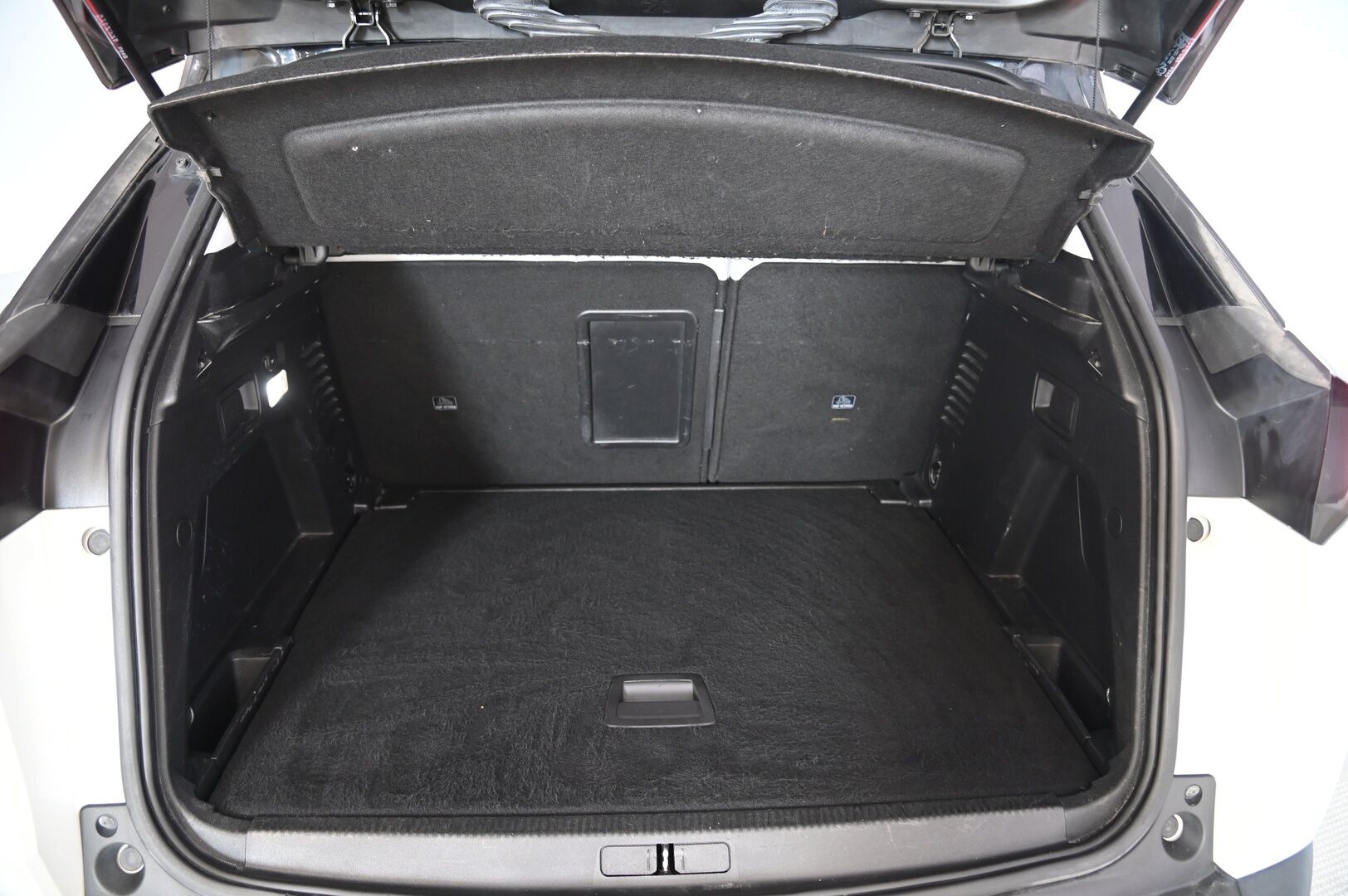 Peugeot 3008 2018 Allure PureTech 130 Automaatti - Panorama | Focal-äänentoisto | BT | Vakkari | Tutkat | 