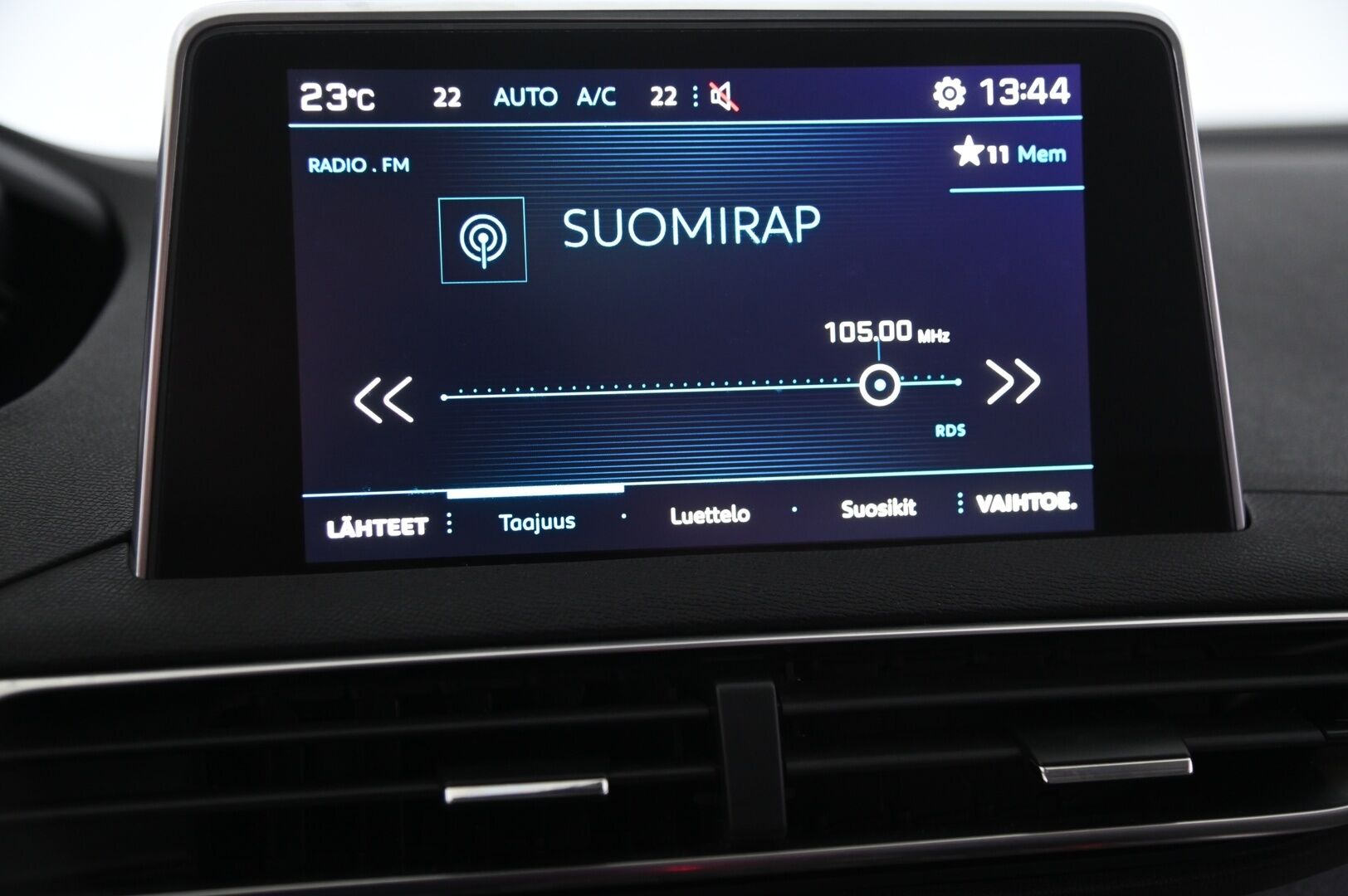 Peugeot 3008 2018 Allure PureTech 130 Automaatti - Panorama | Focal-äänentoisto | BT | Vakkari | Tutkat | 