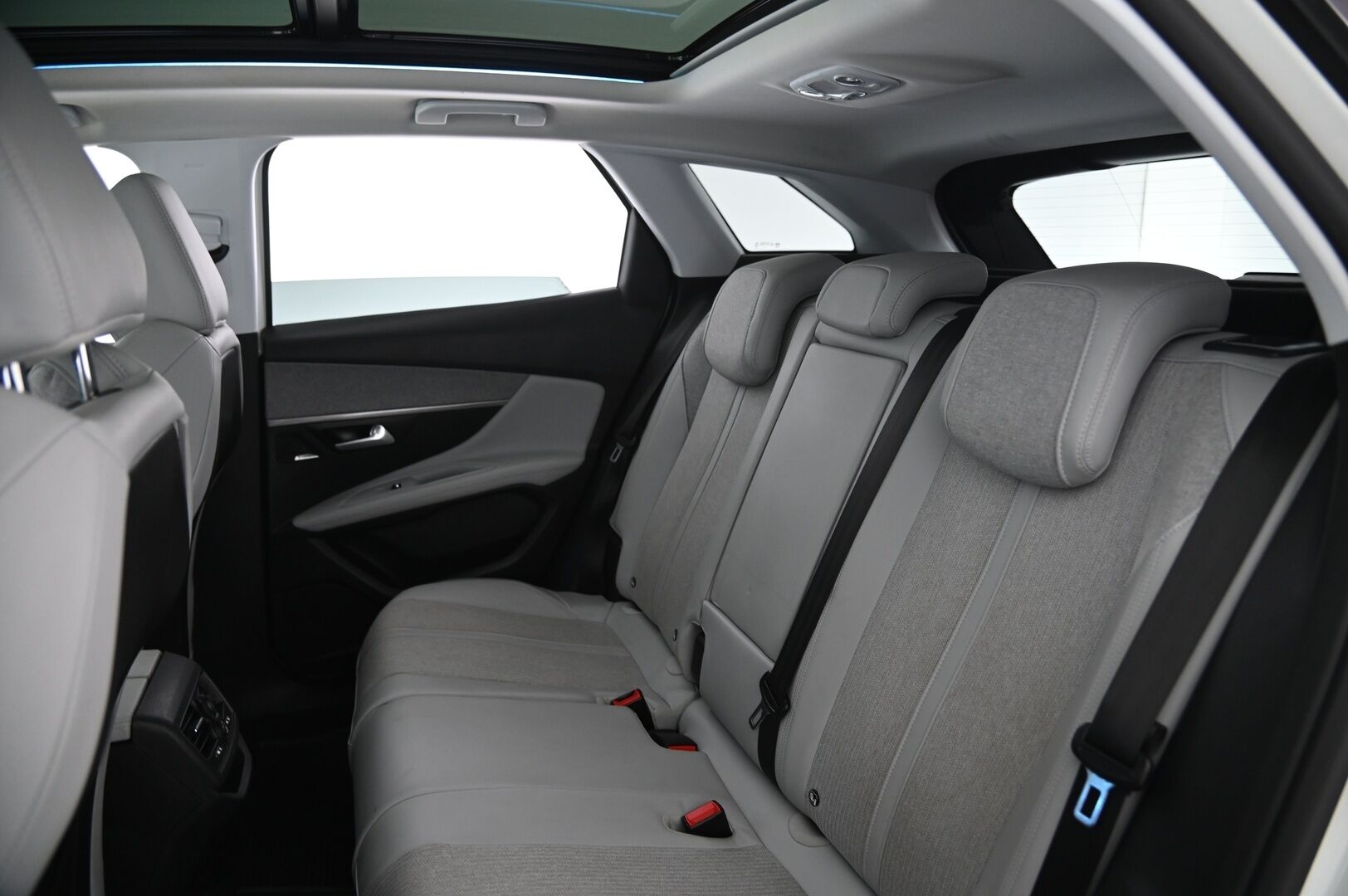 Peugeot 3008 2018 Allure PureTech 130 Automaatti - Panorama | Focal-äänentoisto | BT | Vakkari | Tutkat | 