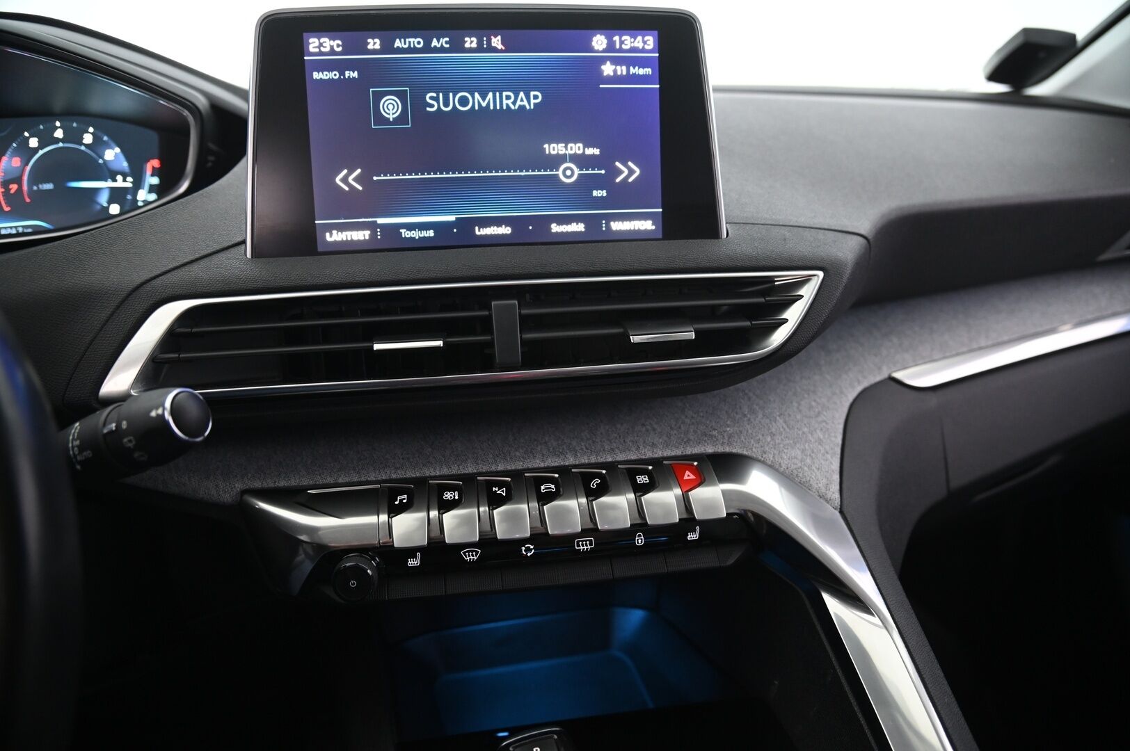 Peugeot 3008 2018 Allure PureTech 130 Automaatti - Panorama | Focal-äänentoisto | BT | Vakkari | Tutkat | 