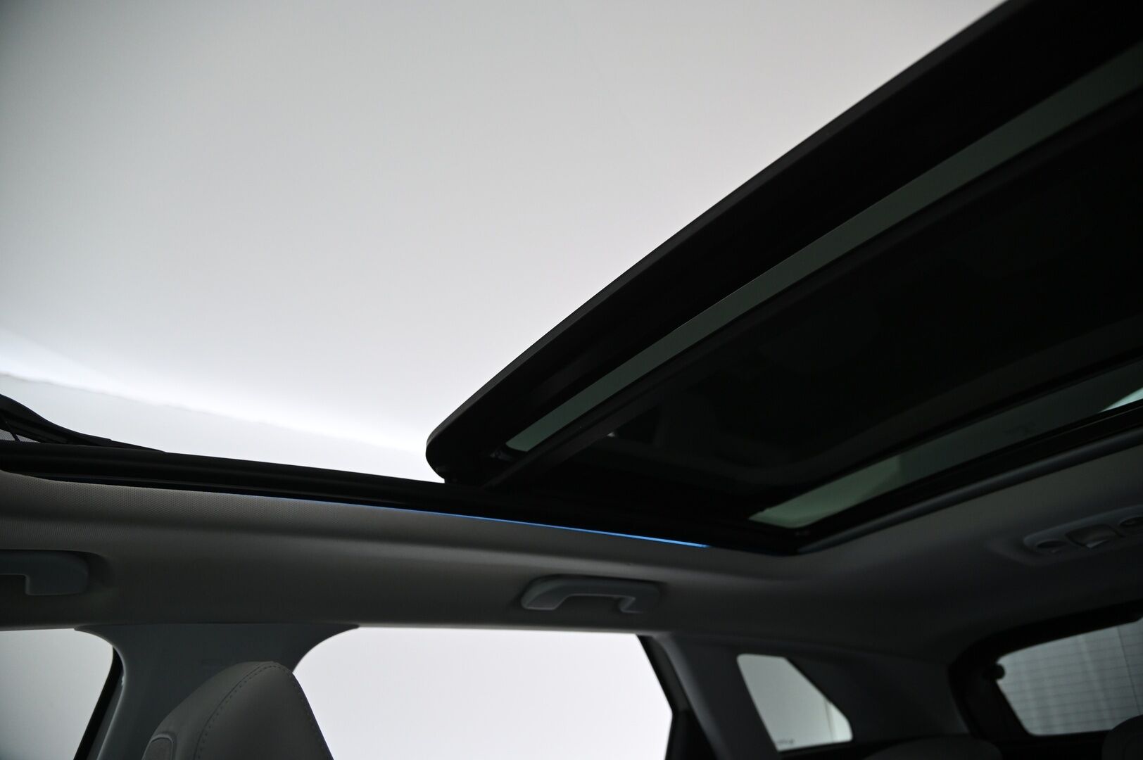 Peugeot 3008 2018 Allure PureTech 130 Automaatti - Panorama | Focal-äänentoisto | BT | Vakkari | Tutkat | 