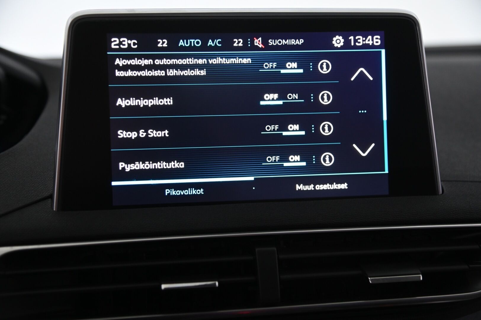 Peugeot 3008 2018 Allure PureTech 130 Automaatti - Panorama | Focal-äänentoisto | BT | Vakkari | Tutkat | 