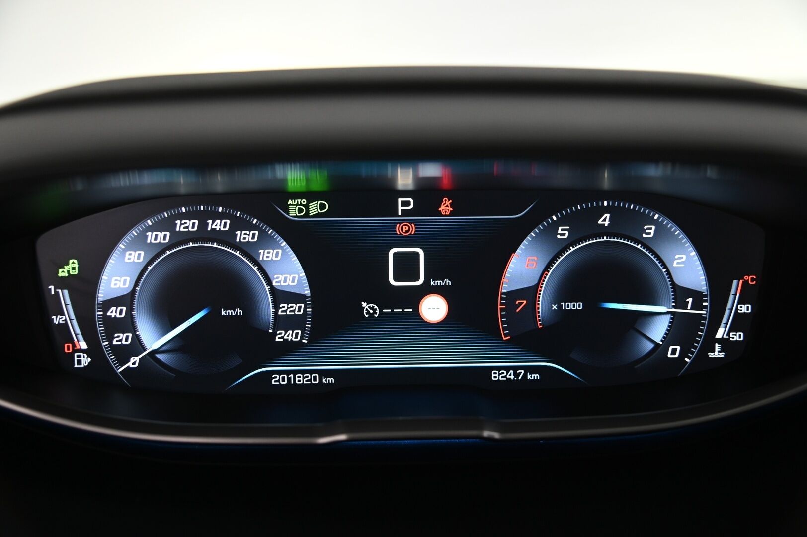 Peugeot 3008 2018 Allure PureTech 130 Automaatti - Panorama | Focal-äänentoisto | BT | Vakkari | Tutkat | 