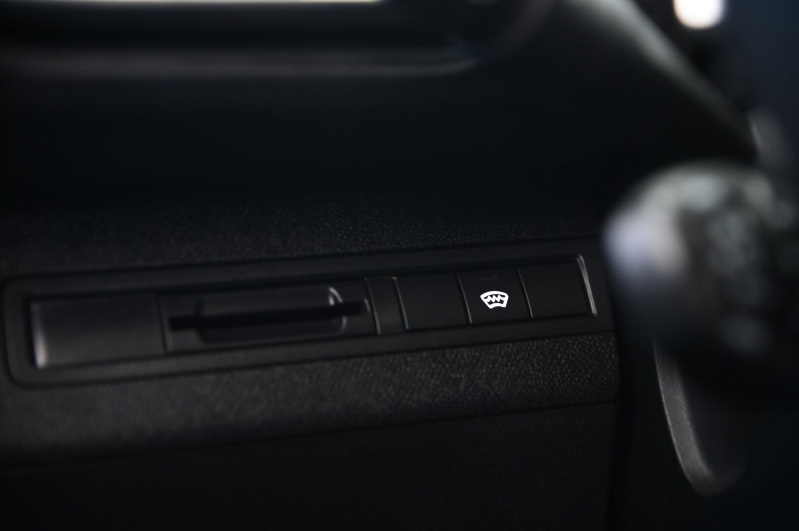 Peugeot 3008 2018 Allure PureTech 130 Automaatti - Panorama | Focal-äänentoisto | BT | Vakkari | Tutkat | 