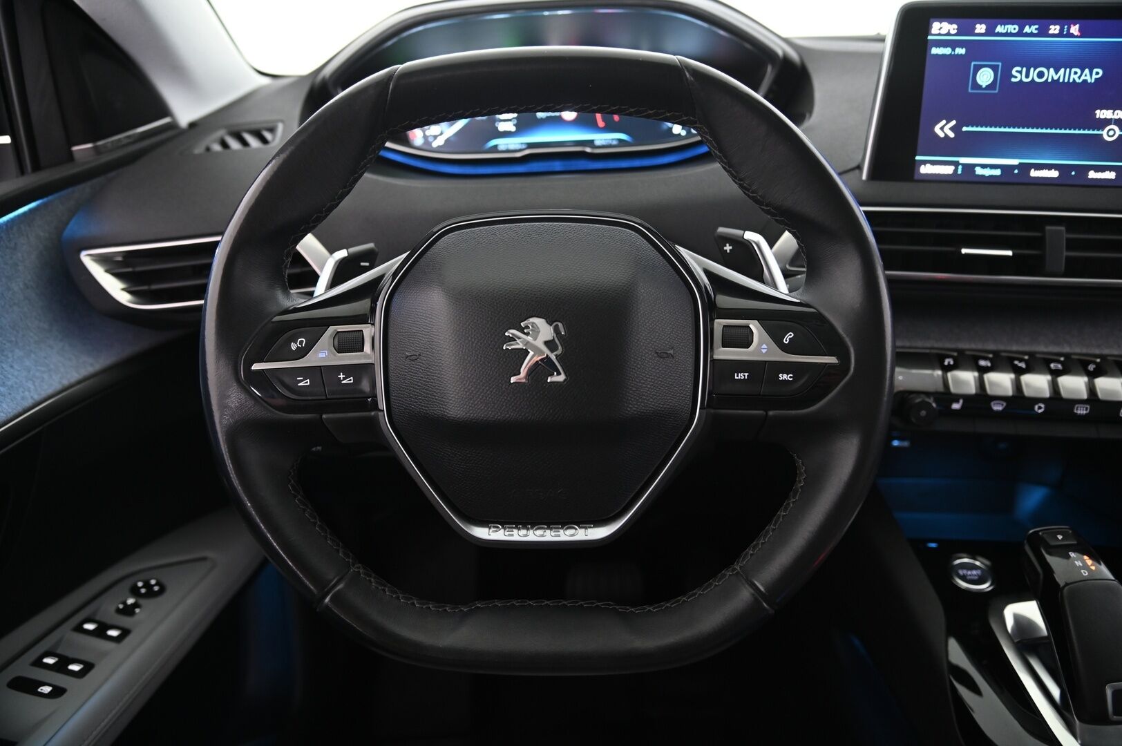 Peugeot 3008 2018 Allure PureTech 130 Automaatti - Panorama | Focal-äänentoisto | BT | Vakkari | Tutkat | 
