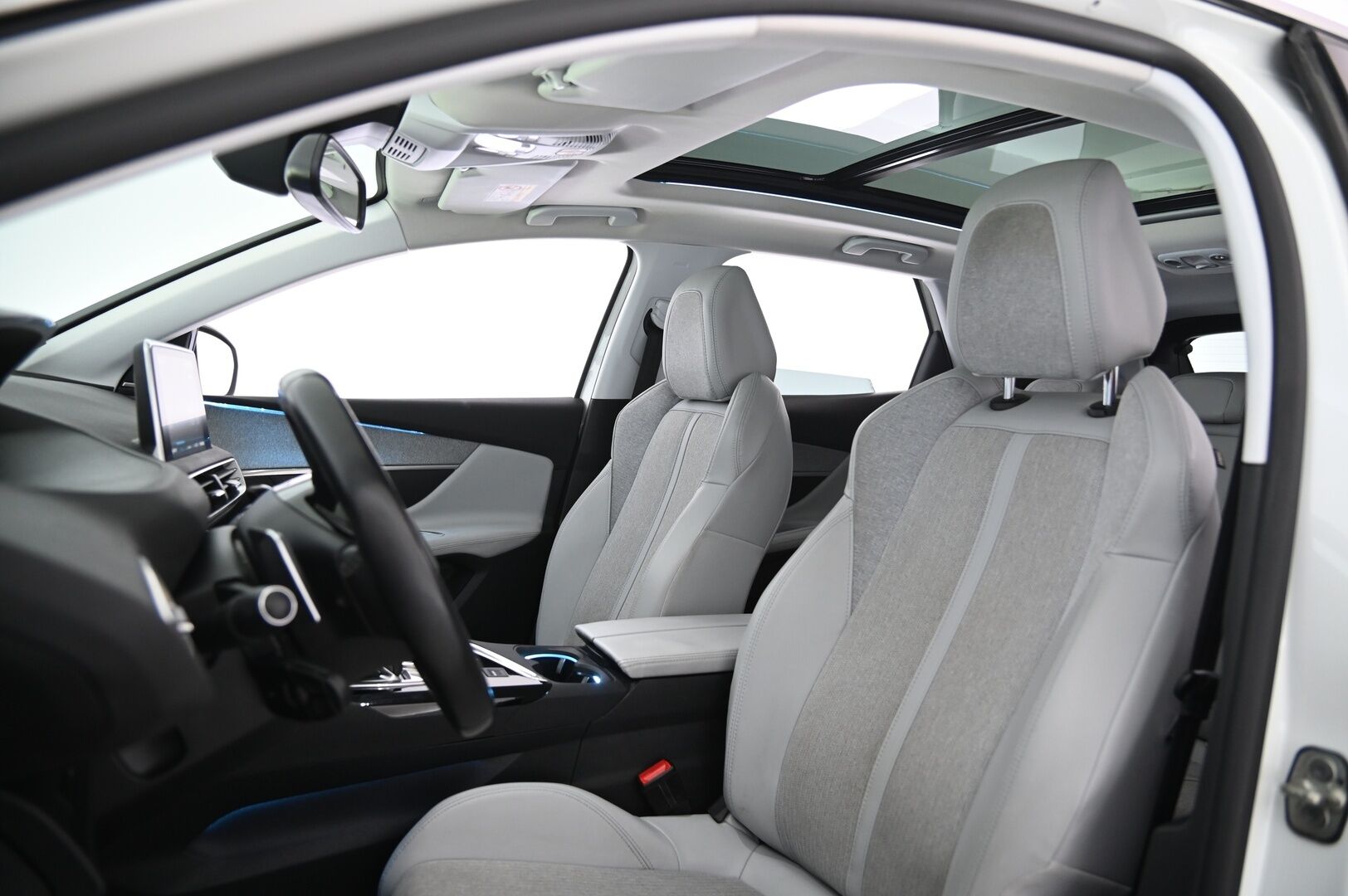Peugeot 3008 2018 Allure PureTech 130 Automaatti - Panorama | Focal-äänentoisto | BT | Vakkari | Tutkat | 