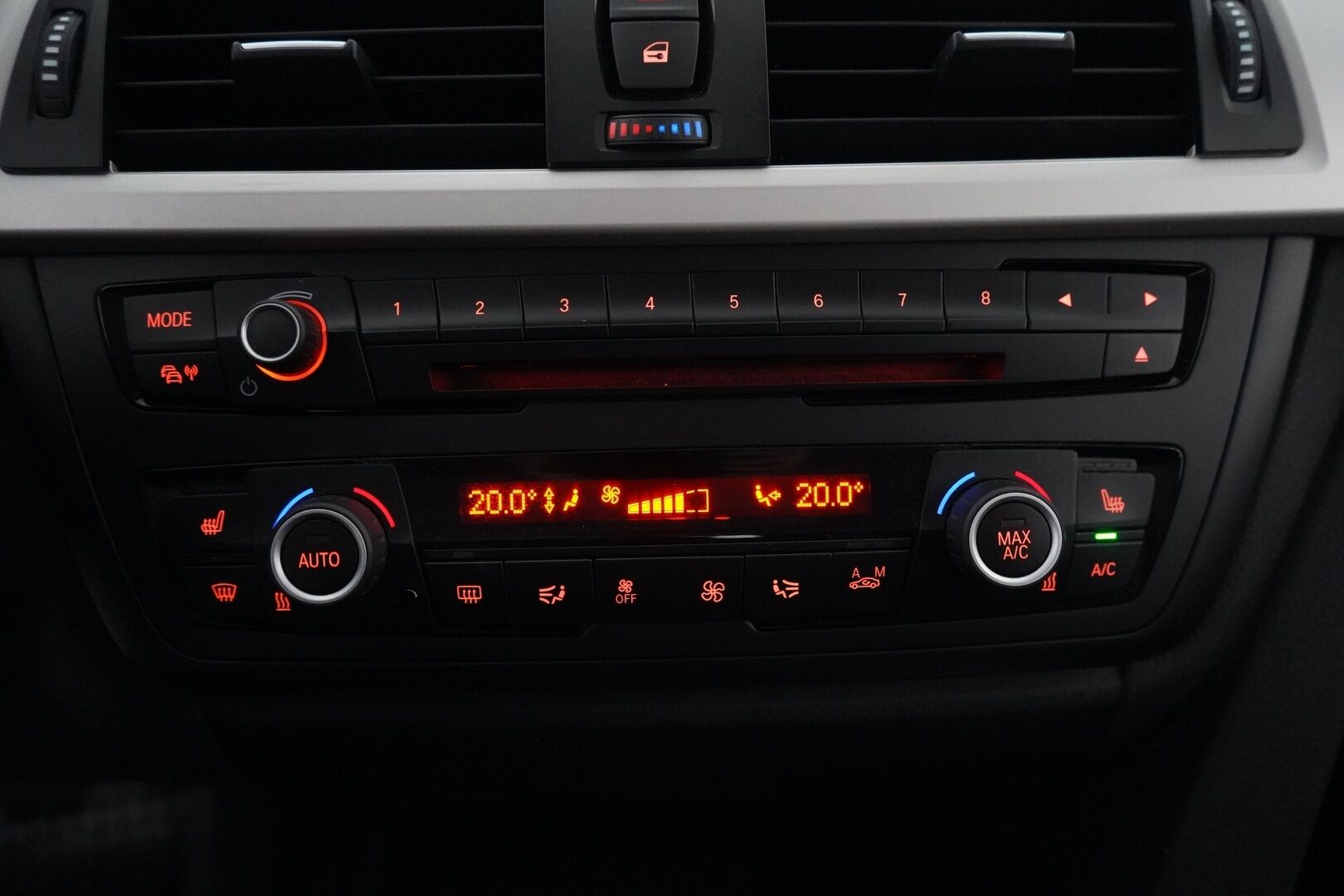 BMW 320 2014 MYYDÄÄN HUUTOKAUPAT.COM SIVUSTOLLA - MYYDÄÄN HUUTOKAUPAT.COM SIVUSTOLLA