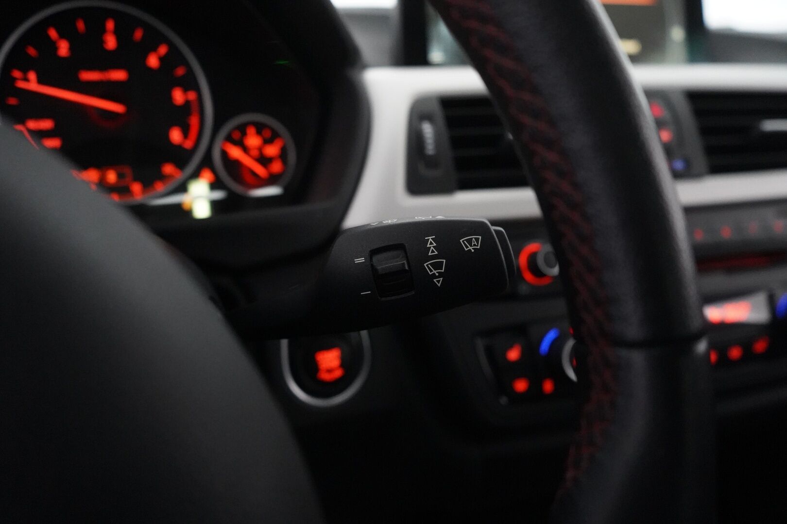 BMW 320 2014 MYYDÄÄN HUUTOKAUPAT.COM SIVUSTOLLA - MYYDÄÄN HUUTOKAUPAT.COM SIVUSTOLLA
