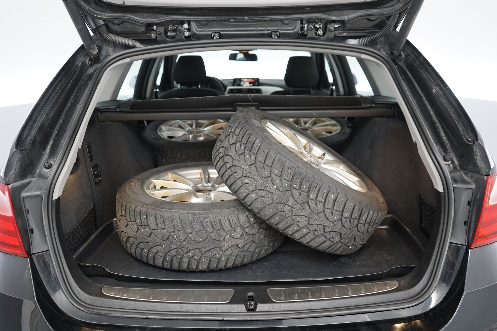 BMW 320 2014 MYYDÄÄN HUUTOKAUPAT.COM SIVUSTOLLA - MYYDÄÄN HUUTOKAUPAT.COM SIVUSTOLLA