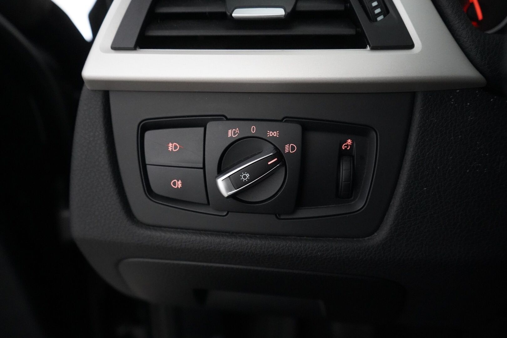 BMW 320 2014 MYYDÄÄN HUUTOKAUPAT.COM SIVUSTOLLA - MYYDÄÄN HUUTOKAUPAT.COM SIVUSTOLLA